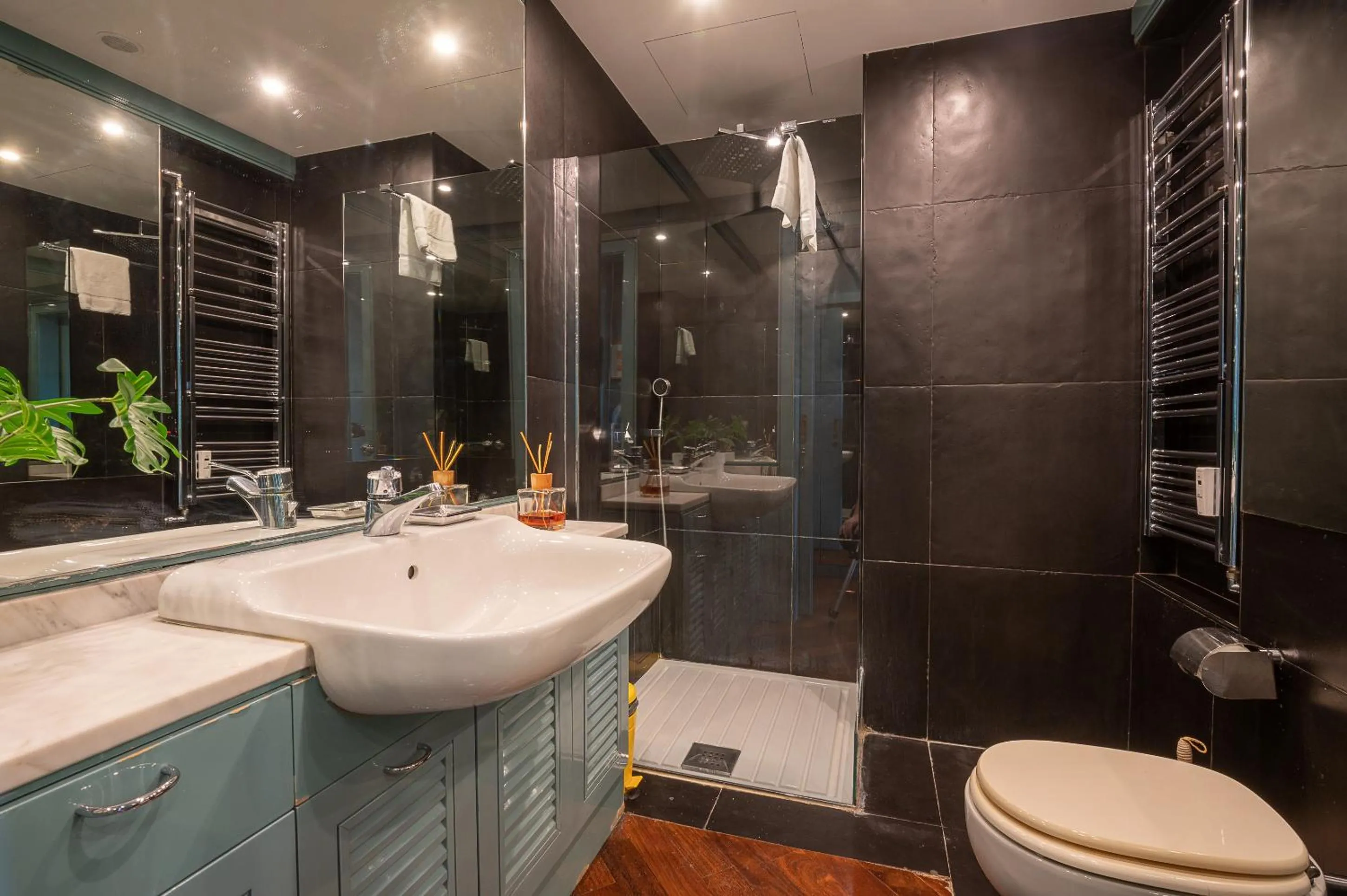 Bathroom in Tiffany's apartment Flaminio