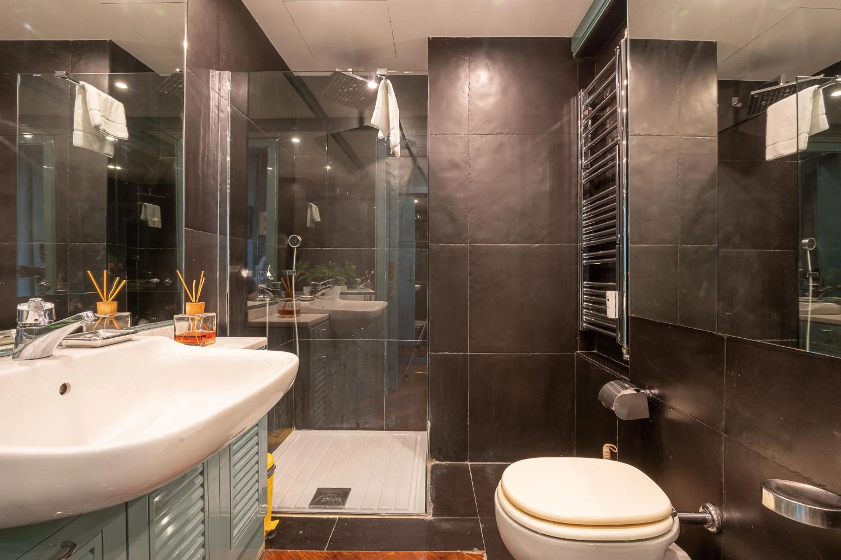 Bathroom in Tiffany's apartment Flaminio