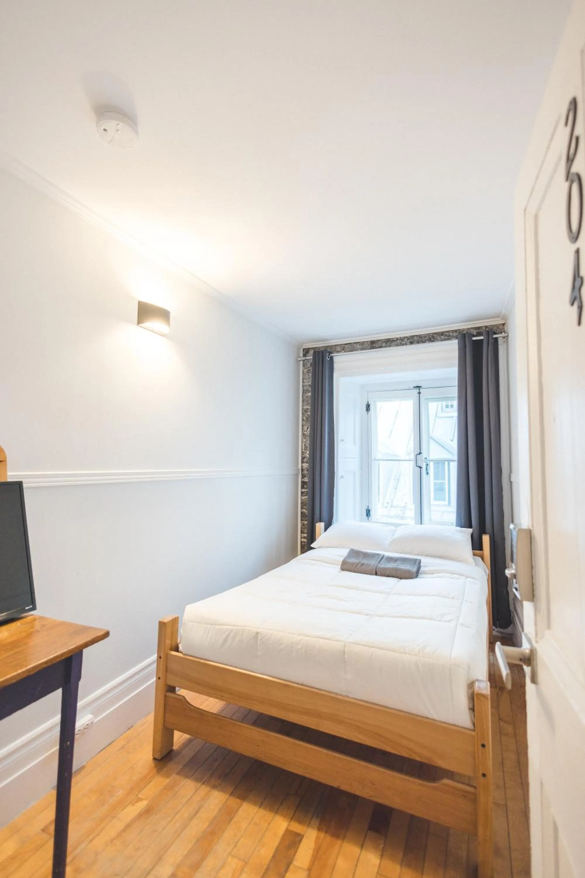 Bedroom, Bed in Auberge de la Paix