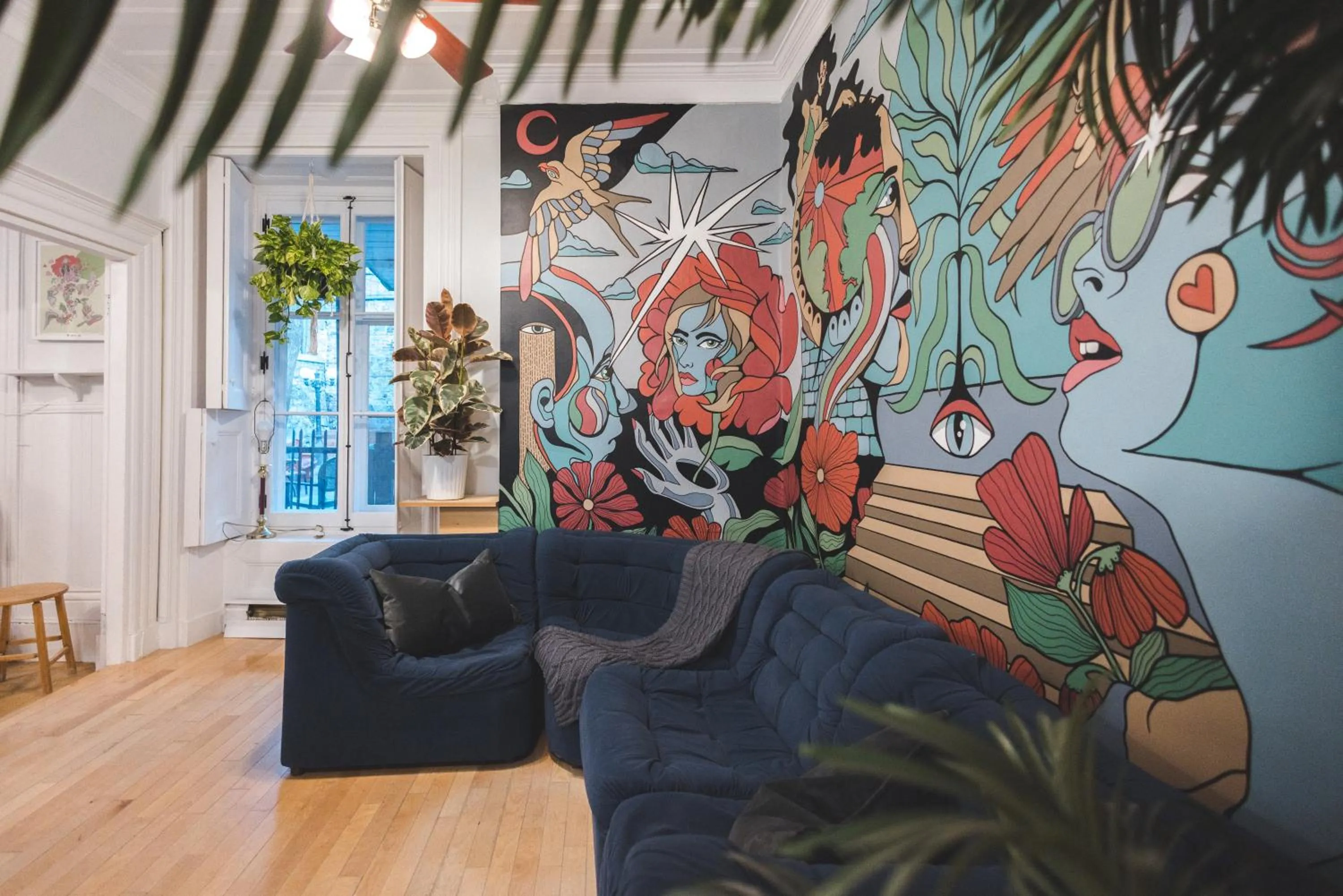 Communal lounge/ TV room in Auberge de la Paix