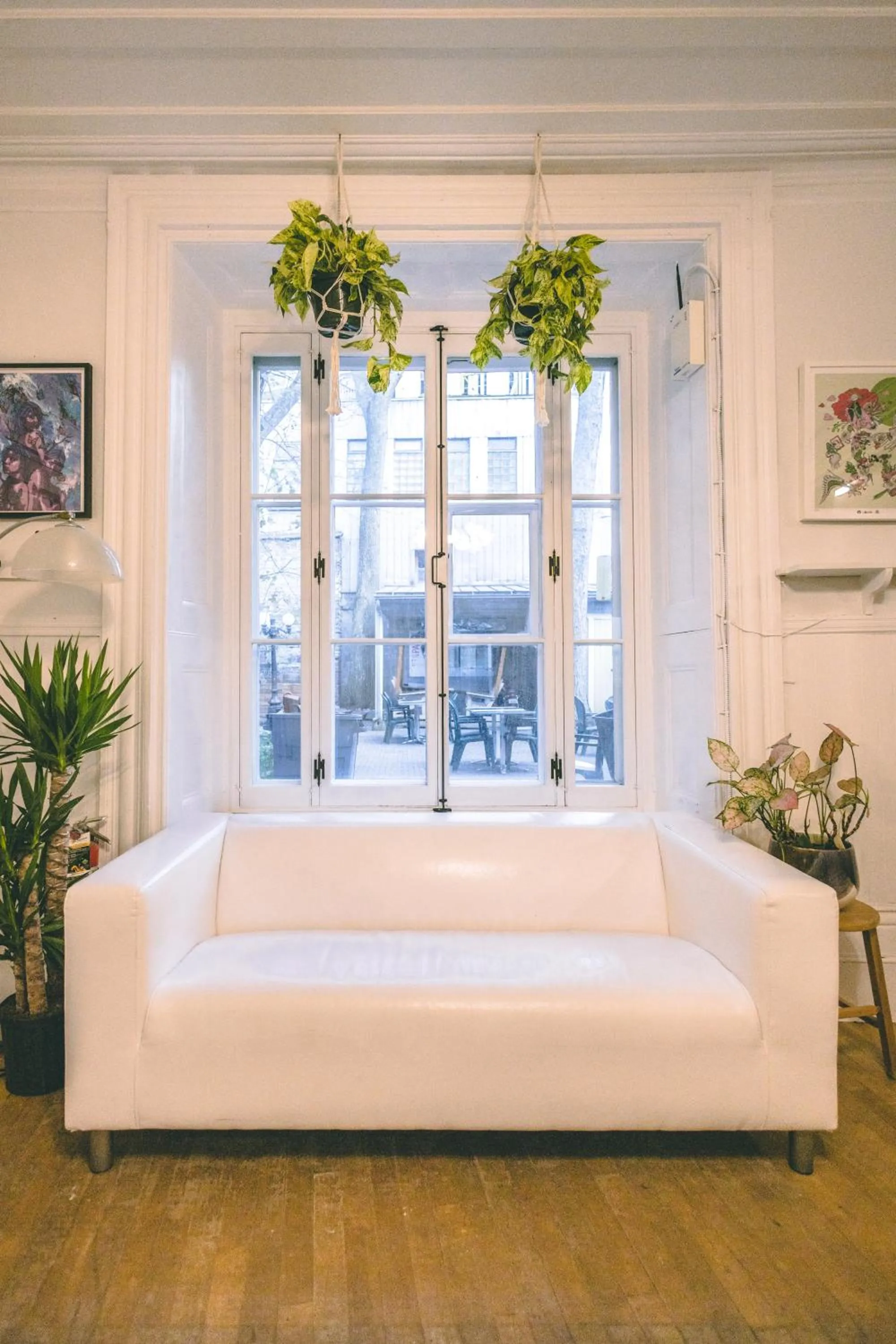 Living room, Bed in Auberge de la Paix