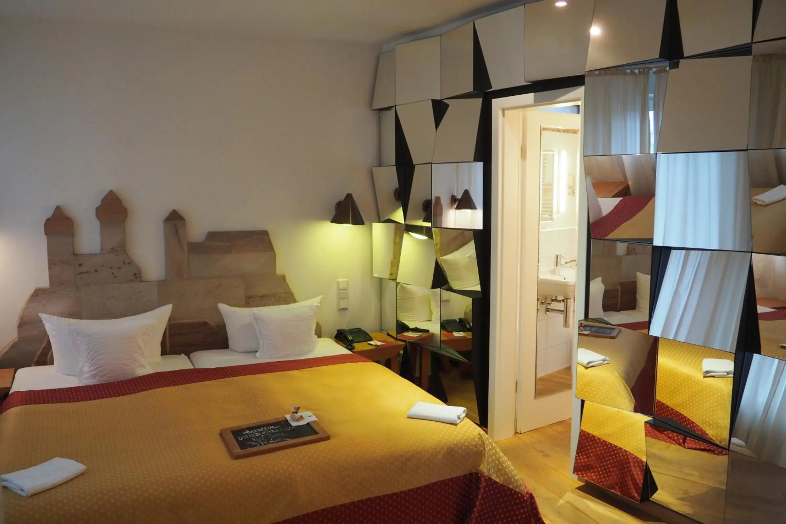 Bedroom, Bed in Hotel Drei Raben