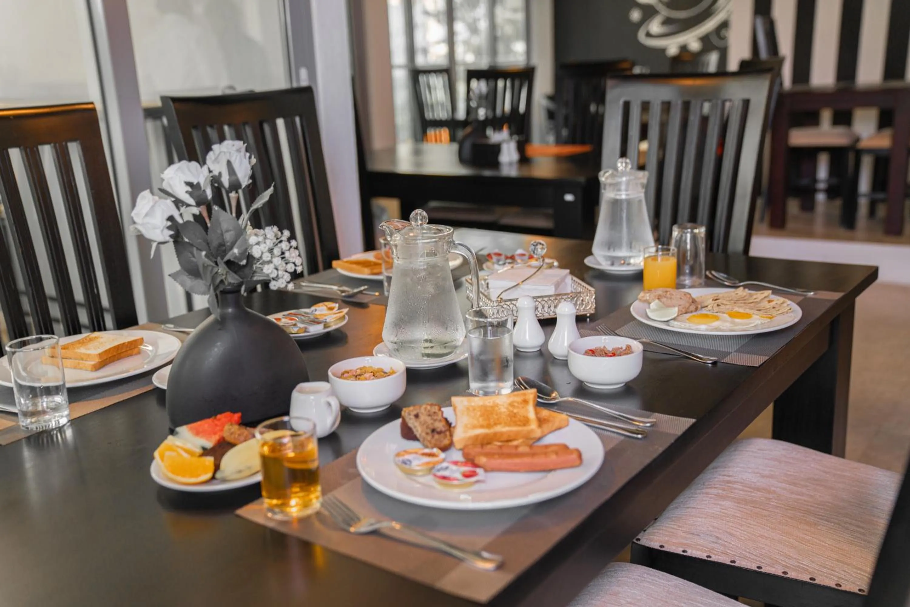 Food and drinks in Sunny Canopy