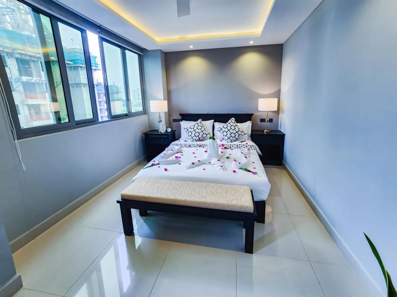 Bedroom, Bed in Sunny Canopy