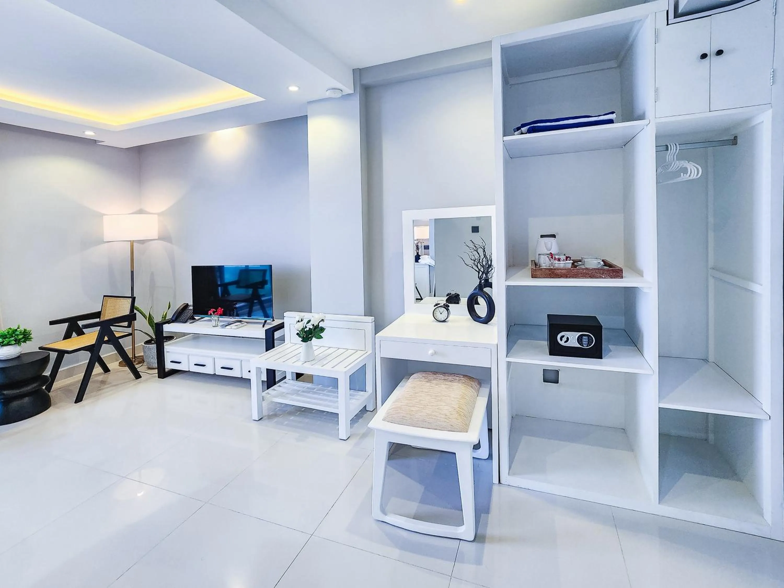 TV and multimedia in Sunny Canopy