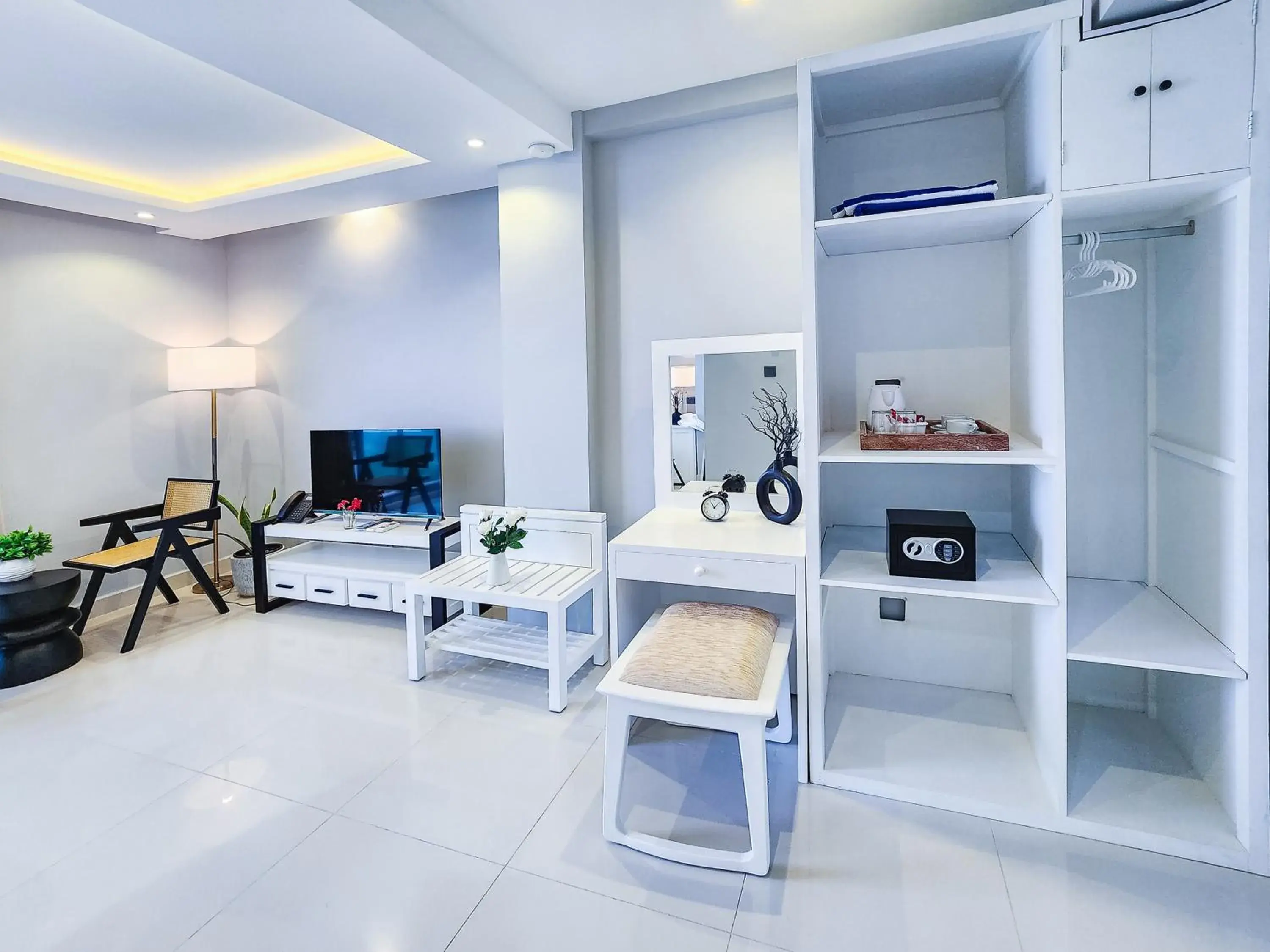 TV and multimedia in Sunny Canopy TV and multimedia in Sunny Canopy