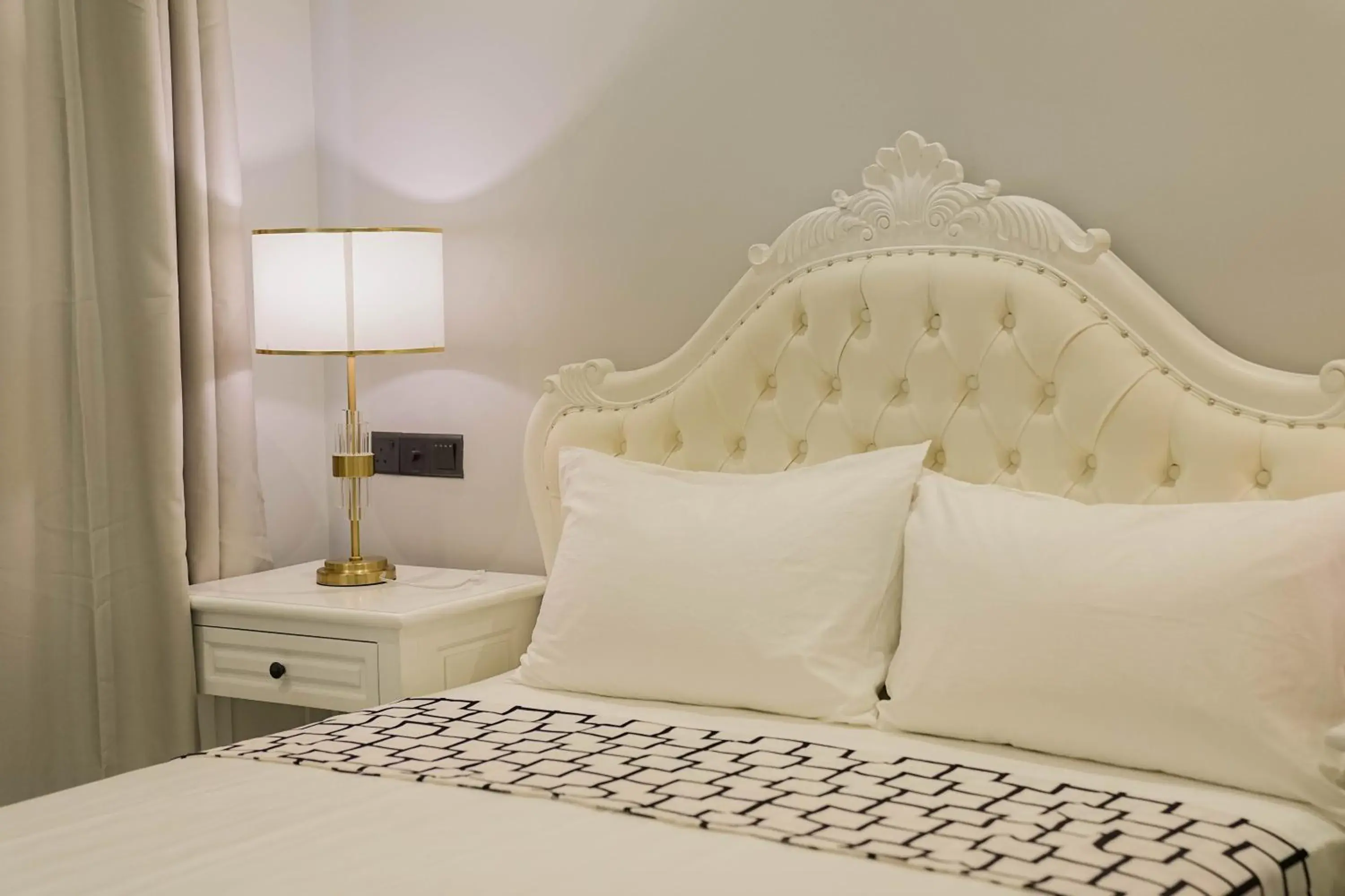 Bed in Sunny Canopy Bed in Sunny Canopy