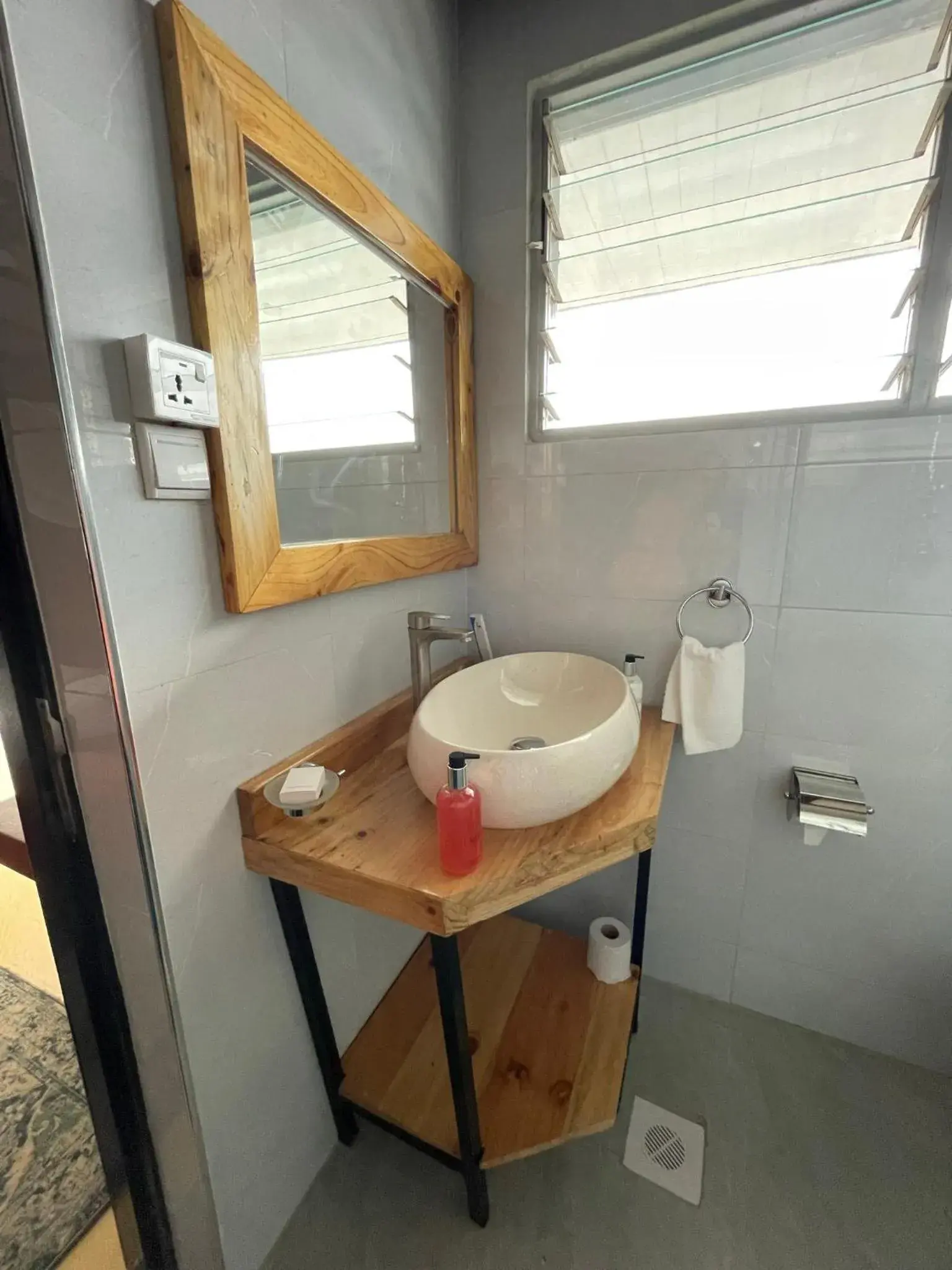 Standard King Room - single occupancy in Governor's Residence Standard King Room - single occupancy in Governor's Residence