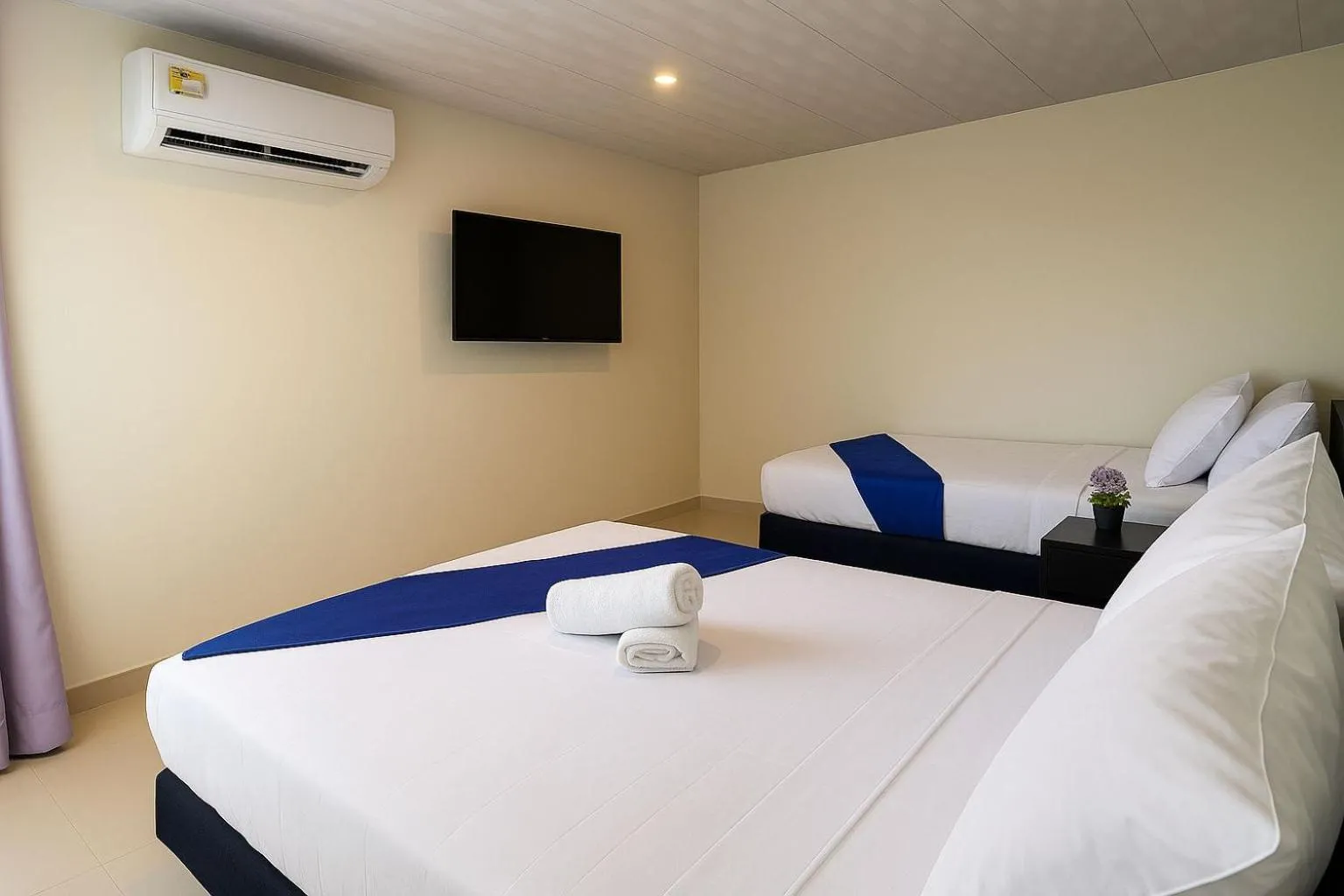 Bed in HOTEL COSTA AZUL SAI
