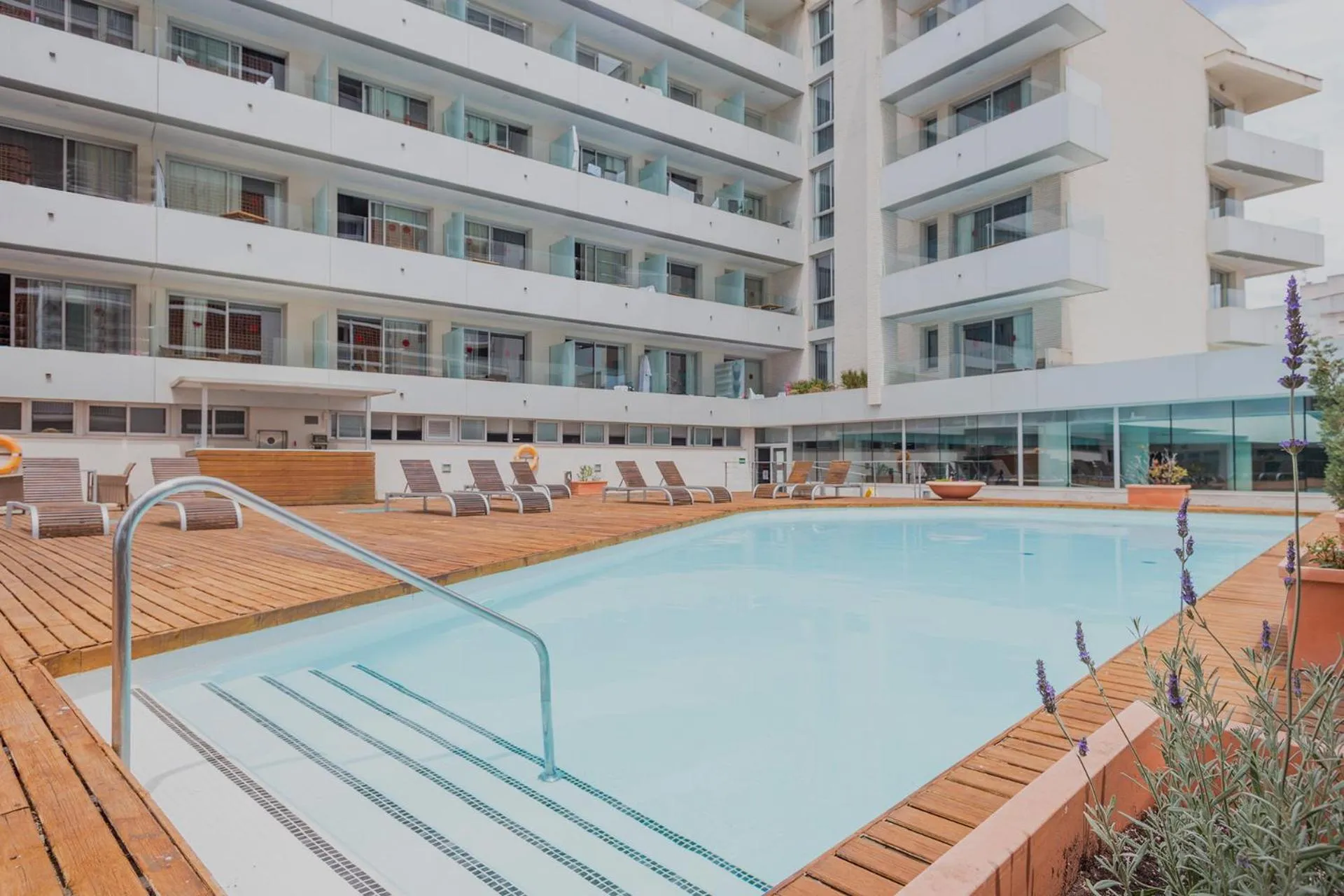 Swimming pool in Hotel Balneario Playa de Comarruga