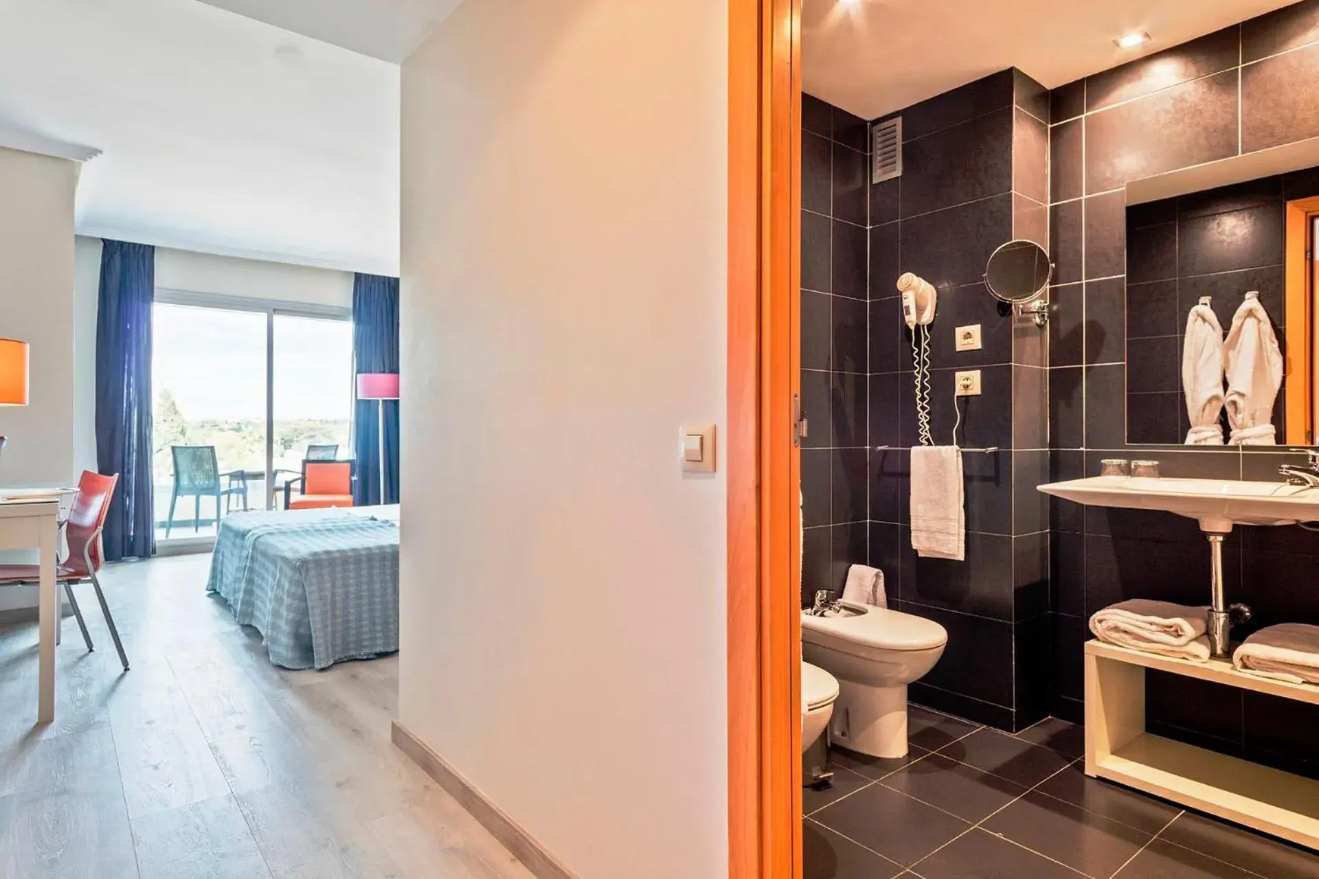 Bathroom in Hotel Balneario Playa de Comarruga Bathroom in Hotel Balneario Playa de Comarruga