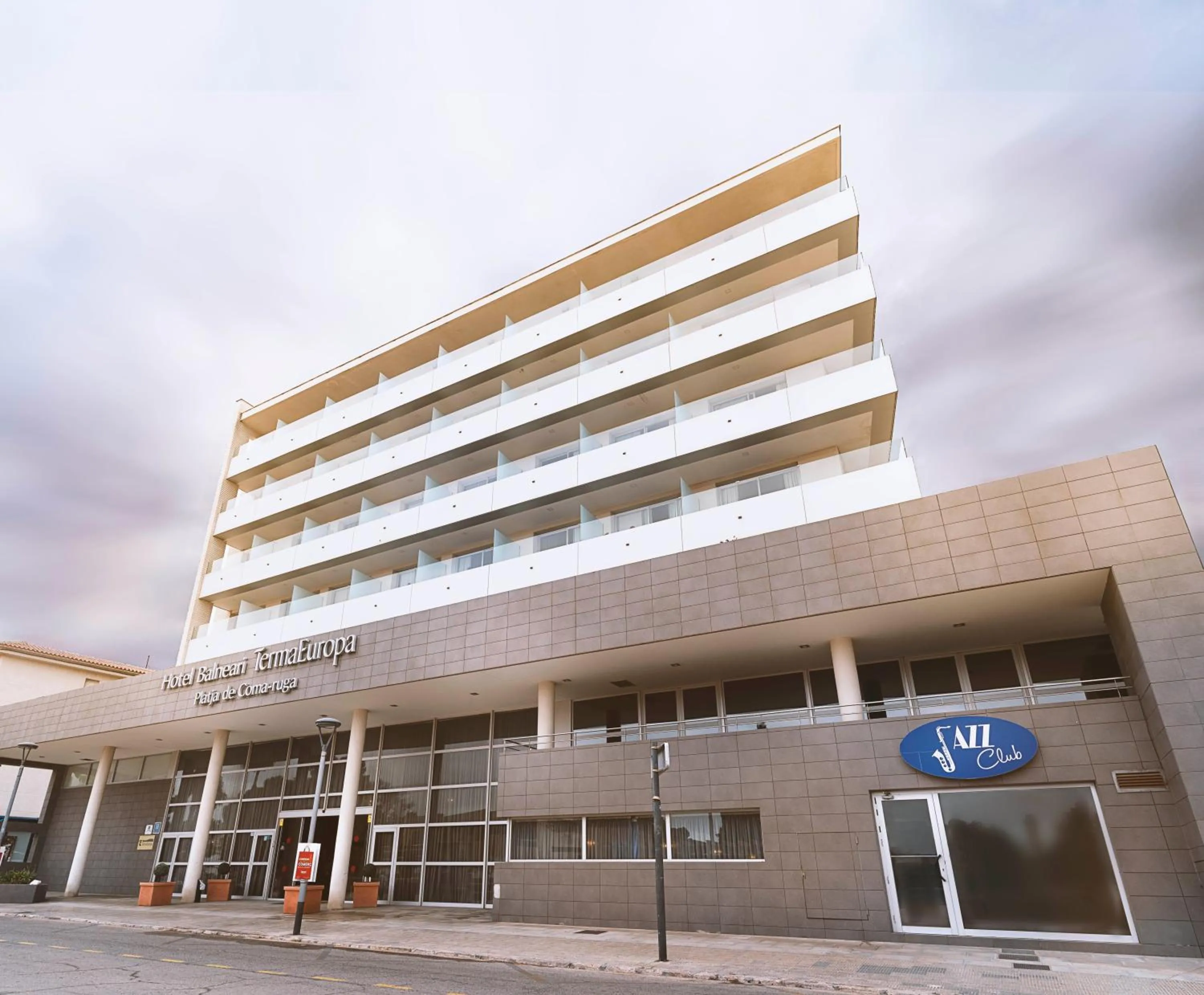 Property building in Hotel Balneario Playa de Comarruga