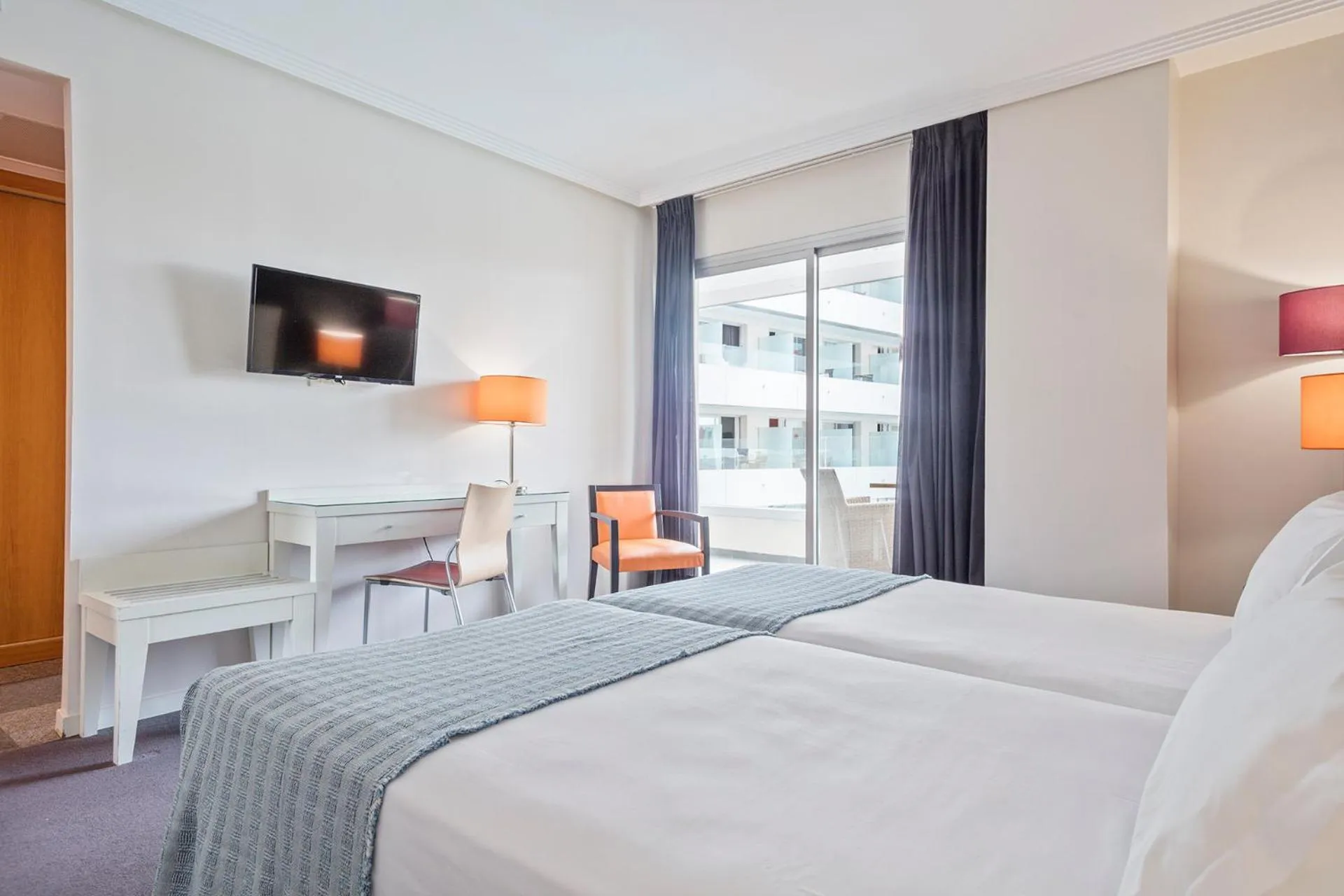 Photo of the whole room, Bed in Hotel Balneario Playa de Comarruga