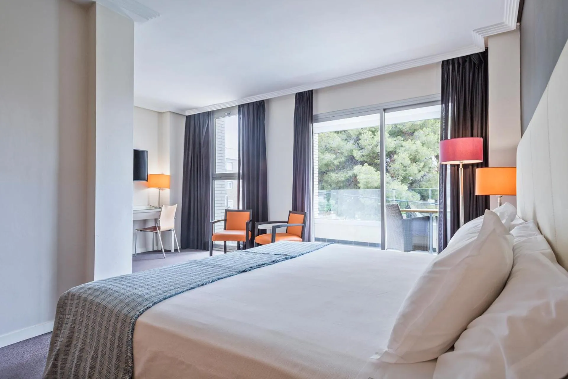 Photo of the whole room, Bed in Hotel Balneario Playa de Comarruga