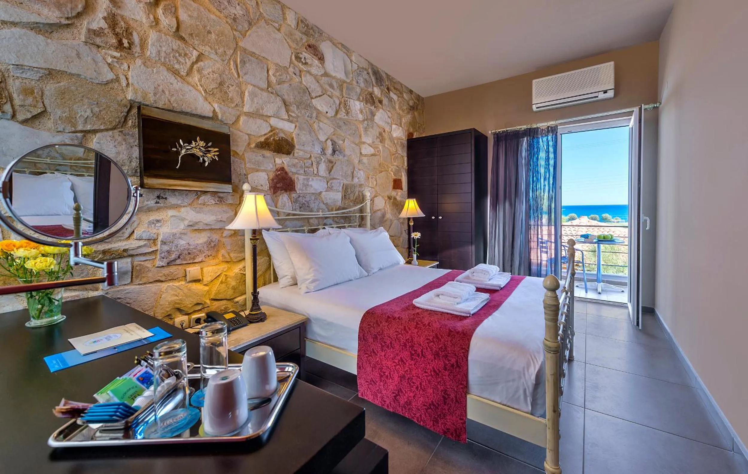 Balcony/Terrace, Bed in Mistral Hotel - For Solo Travelers