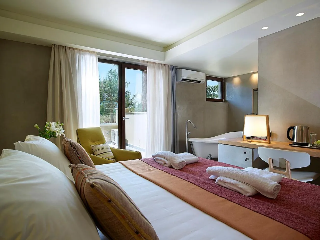 Photo of the whole room, Bed in Mistral Hotel - For Solo Travelers