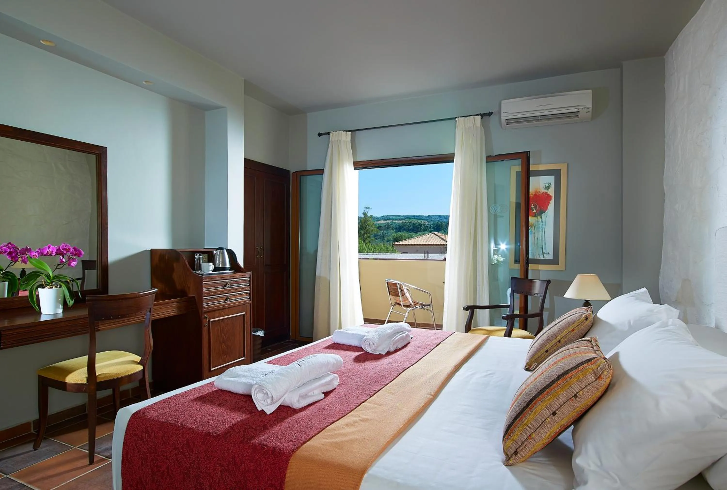 Bed in Mistral Hotel - For Solo Travelers