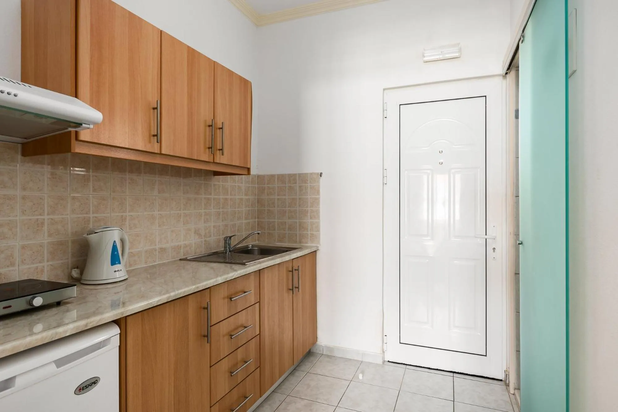 Coffee/tea facilities in Konstantina Apartments