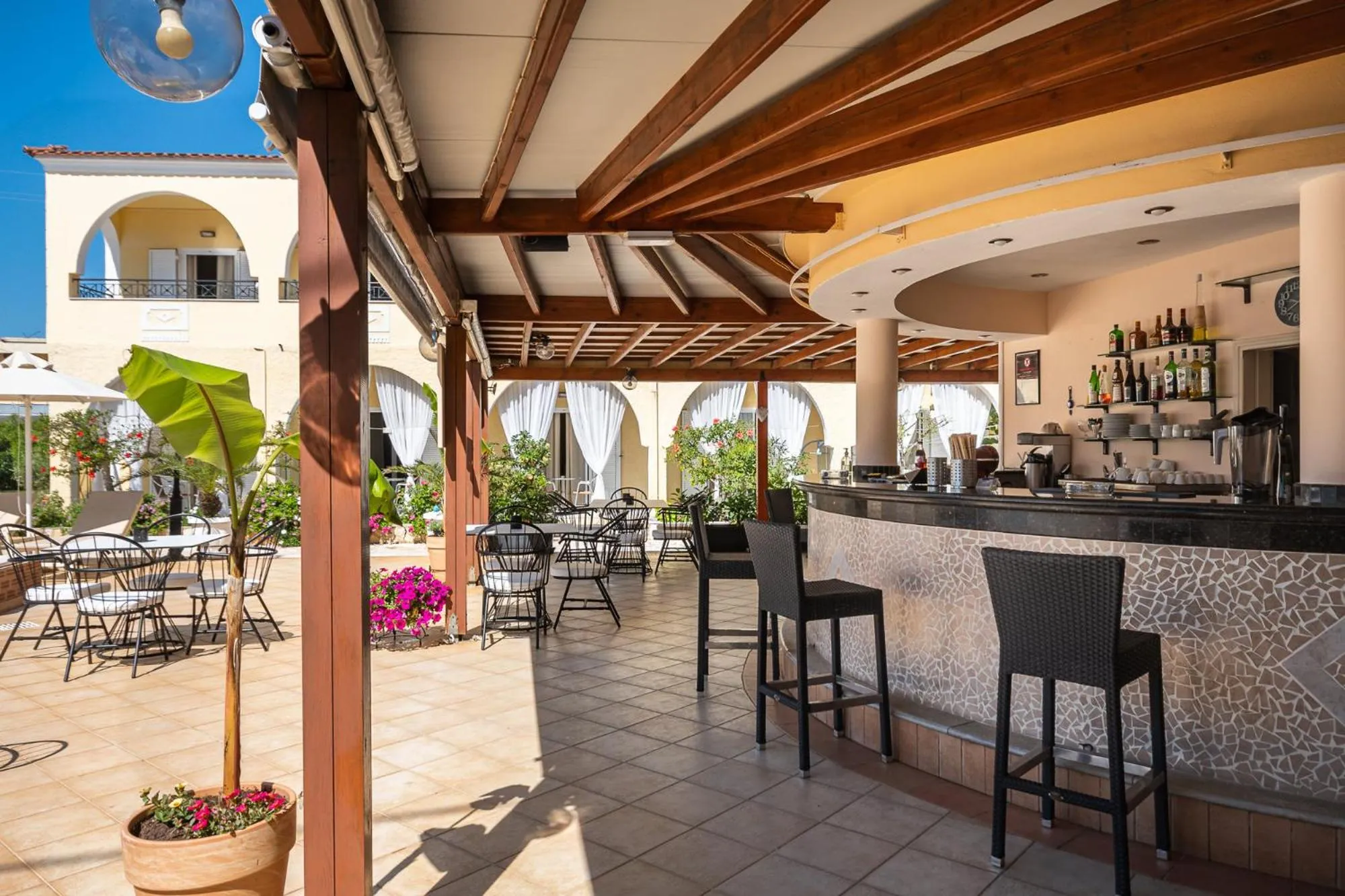 Restaurant/places to eat in Konstantina Apartments