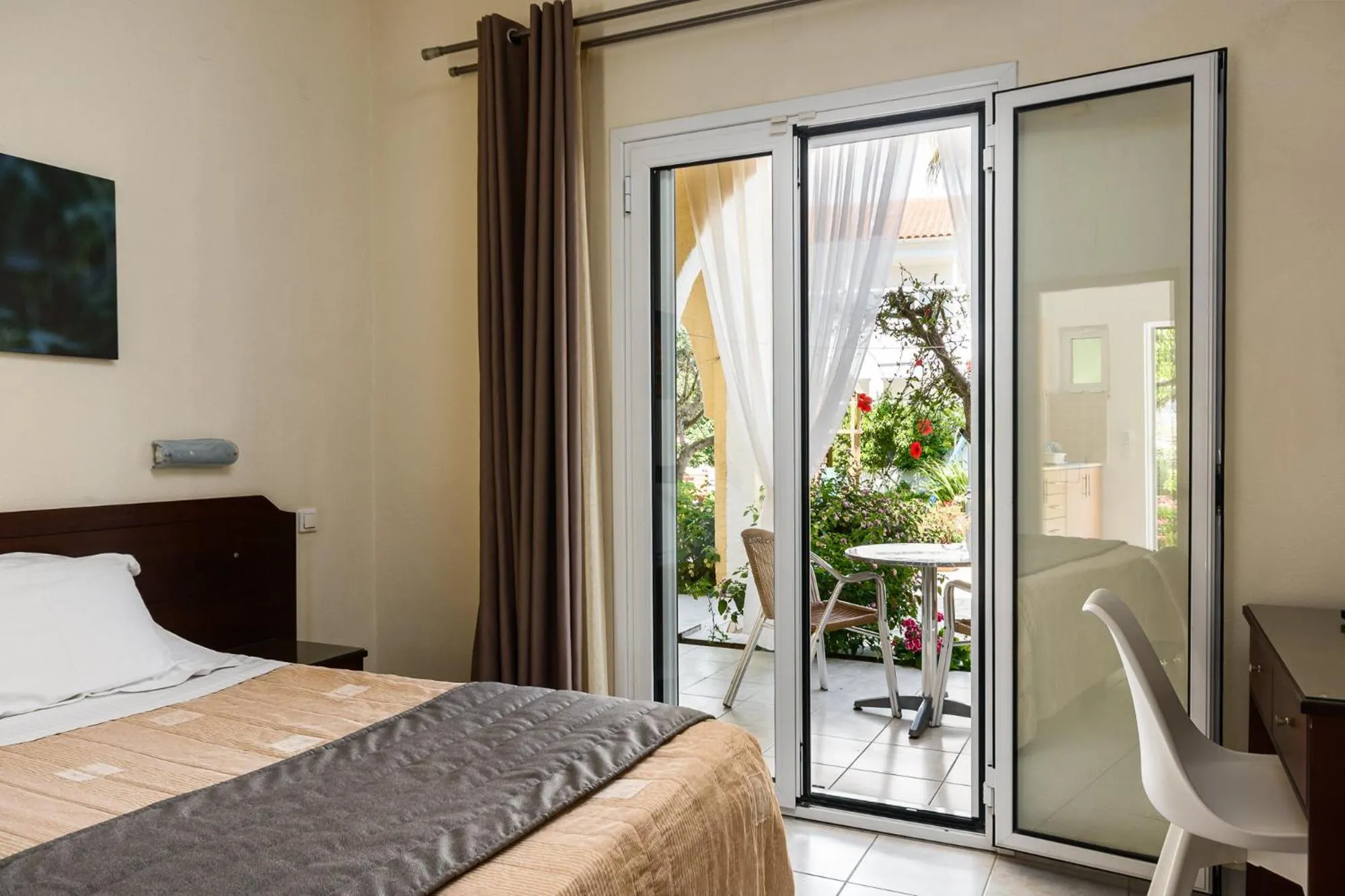 Balcony/Terrace, Bed in Konstantina Apartments