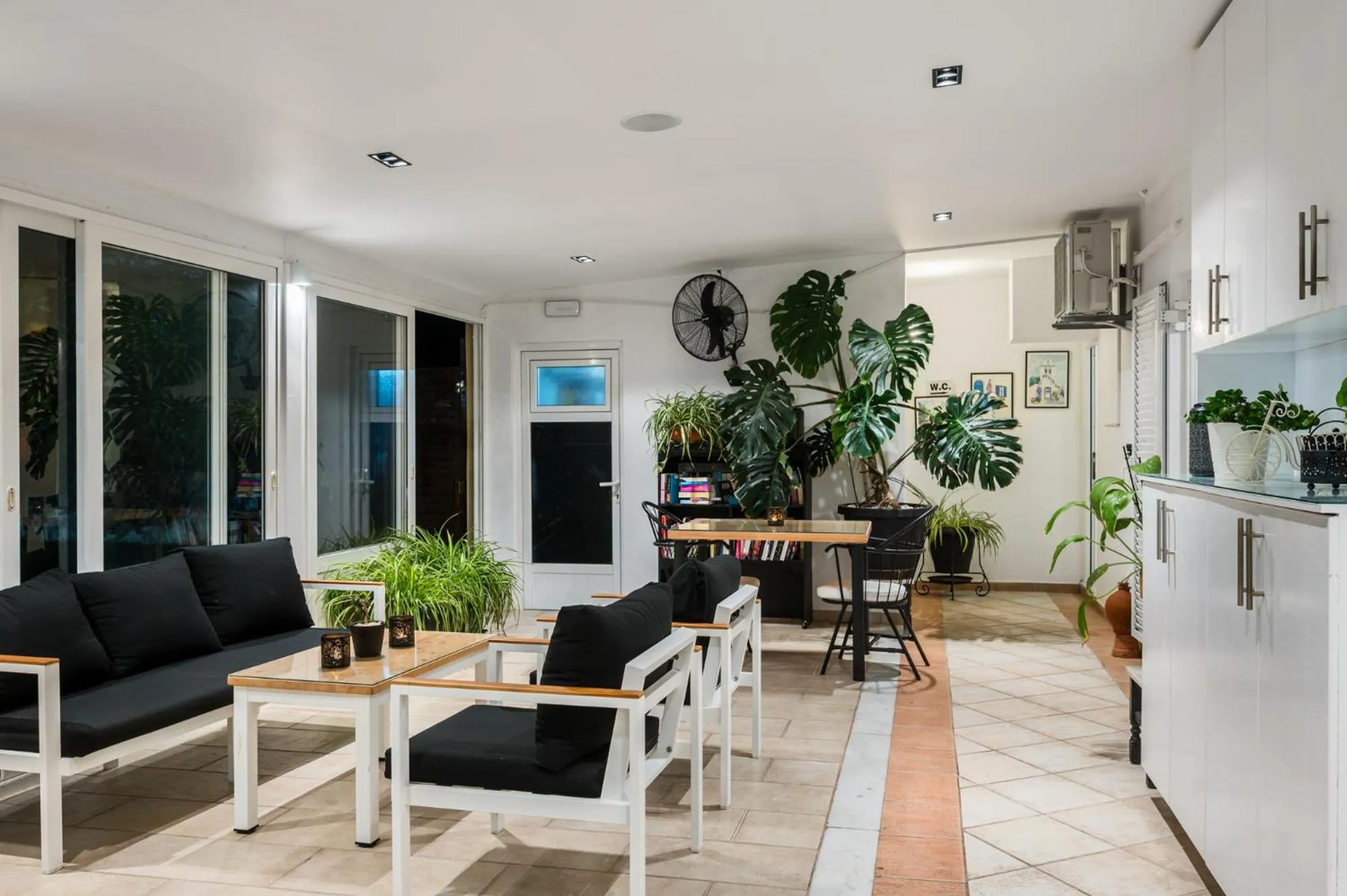 Lounge or bar in Konstantina Apartments