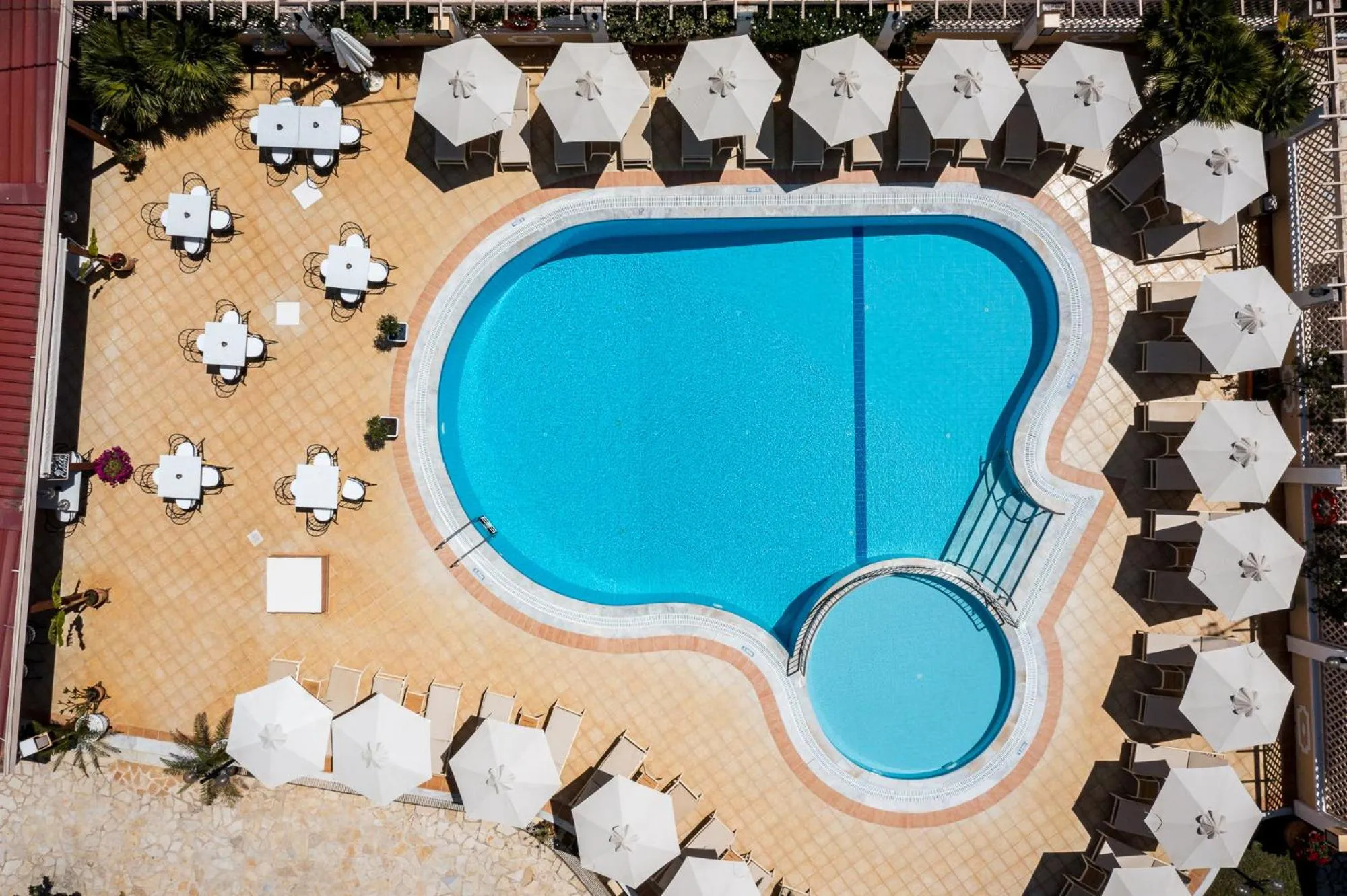 Swimming pool in Konstantina Apartments