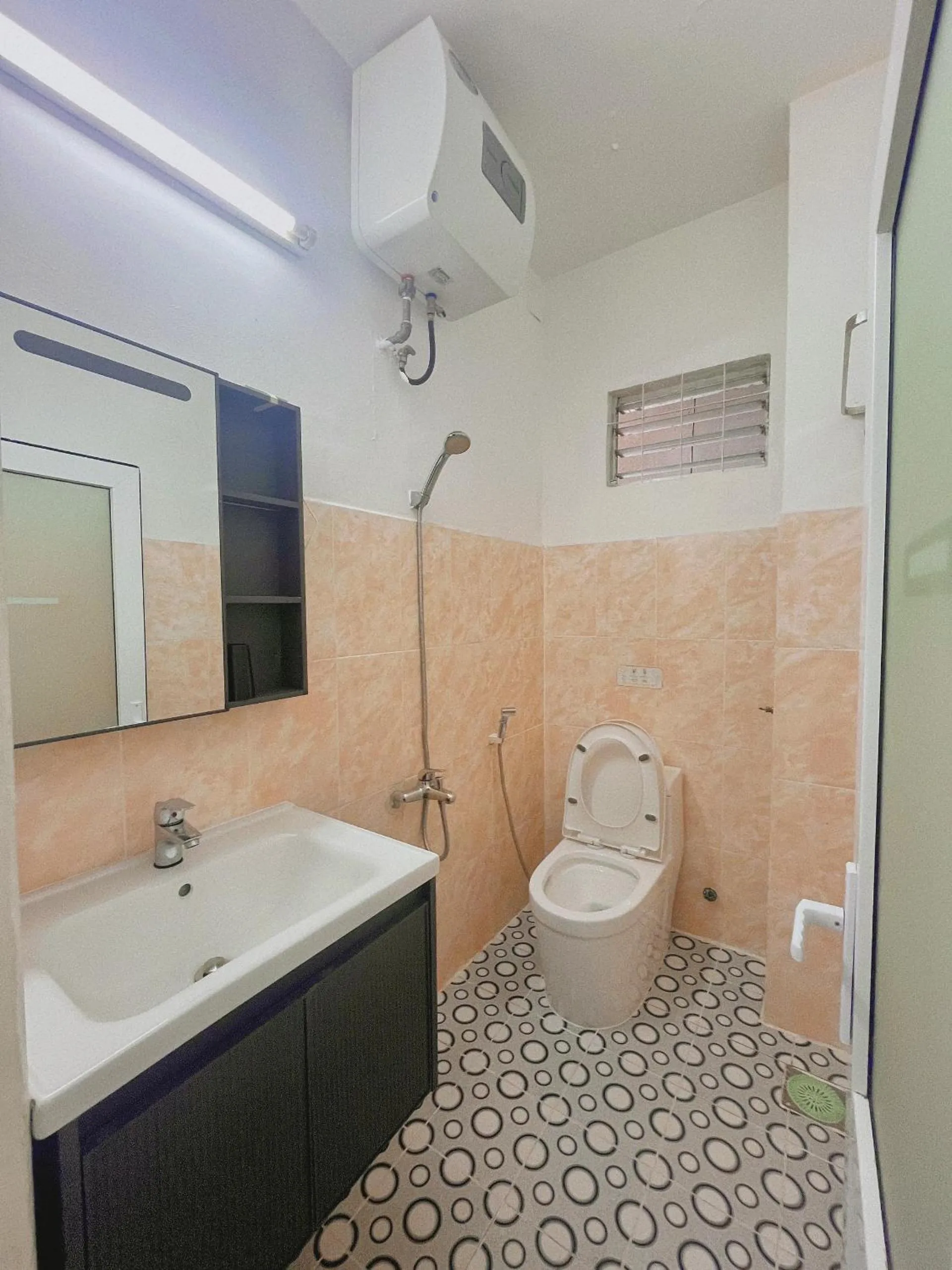 Shower in Glory Gia Huy Hotel