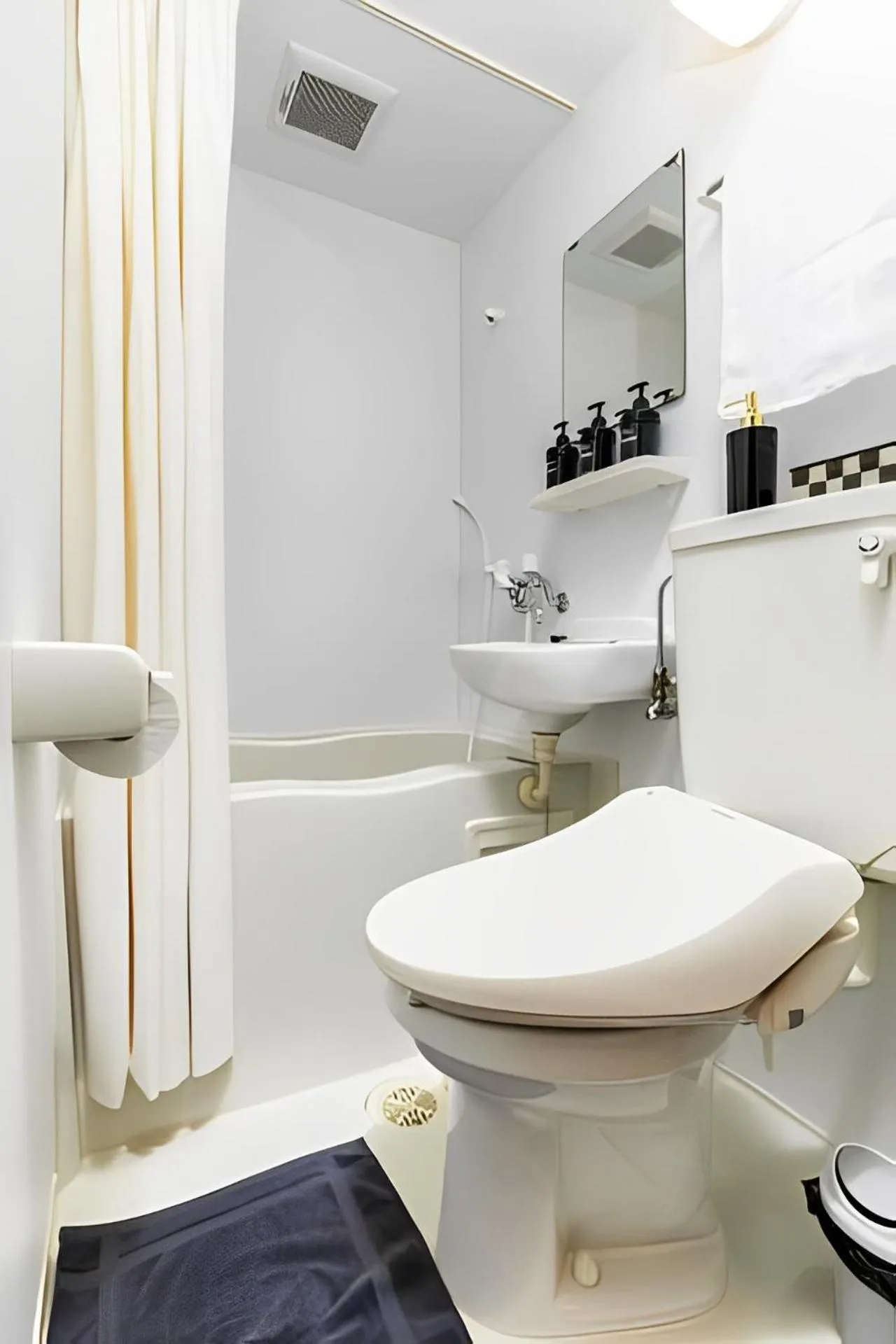 Toilet in Wafu Ryokan Uehonmachi