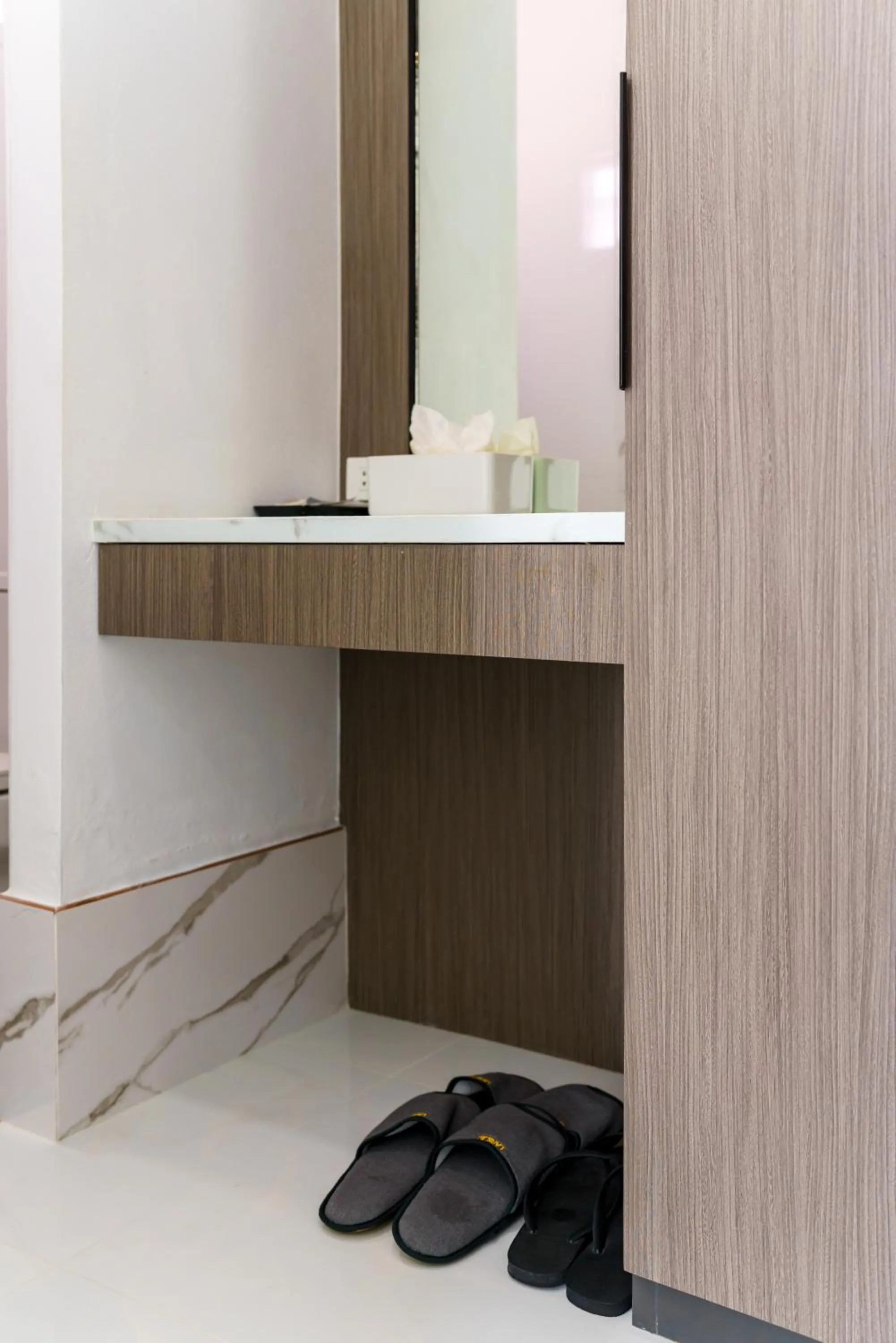 wardrobe in Lark Pool Villa Aonang Krabi