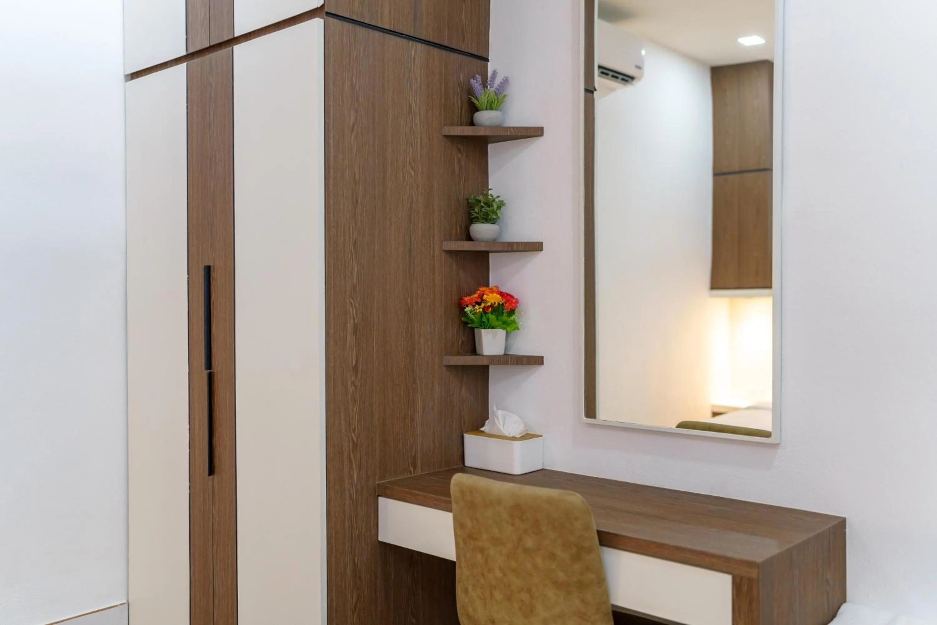 wardrobe in Lark Pool Villa Aonang Krabi