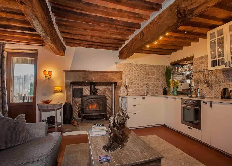 Tuscan dream, lux 2-bed apartment balcony and pool