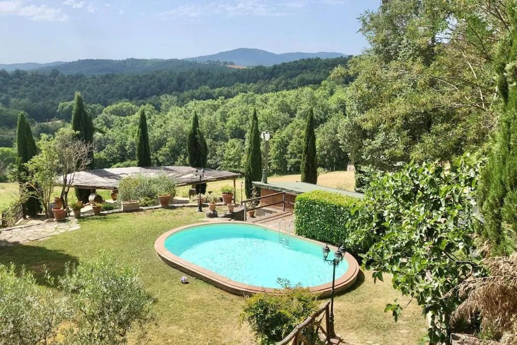 Tuscan dream, lux 2-bed apartment balcony and pool