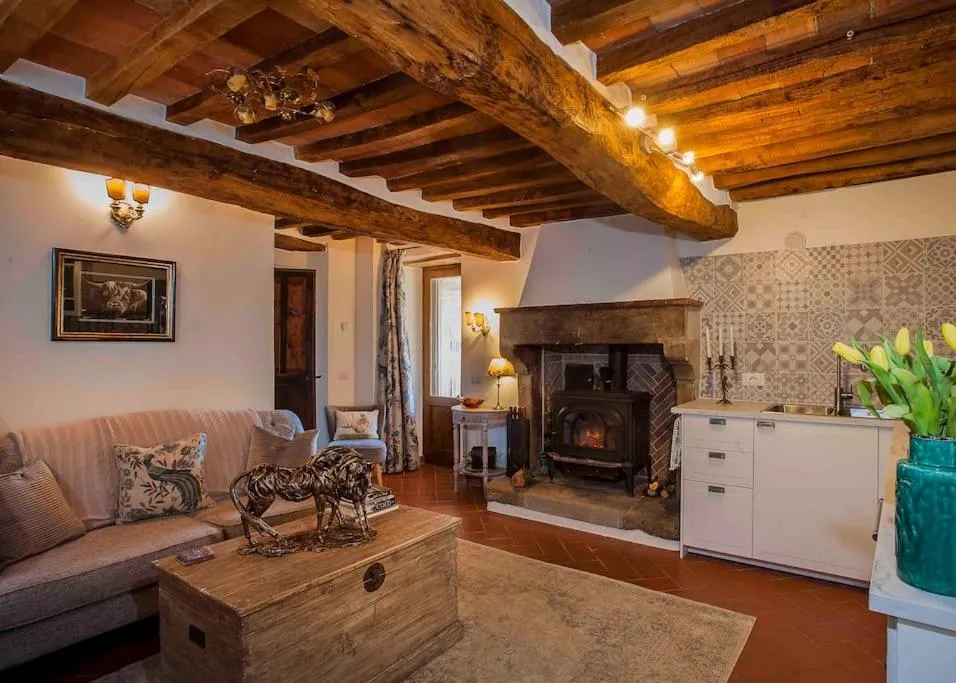 Tuscan dream, lux 2-bed apartment balcony and pool
