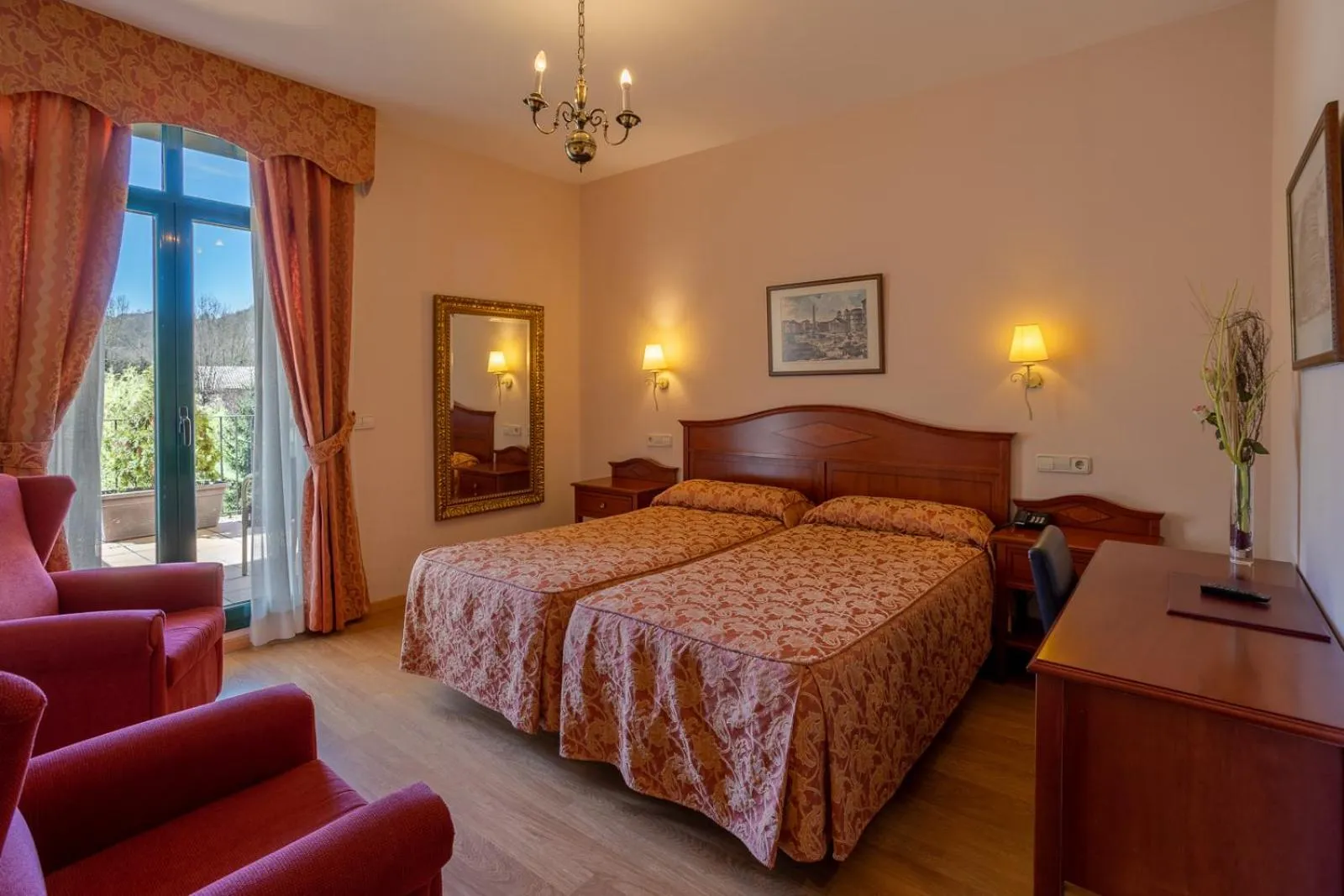 Photo of the whole room, Bed in Hotel de Camprodón