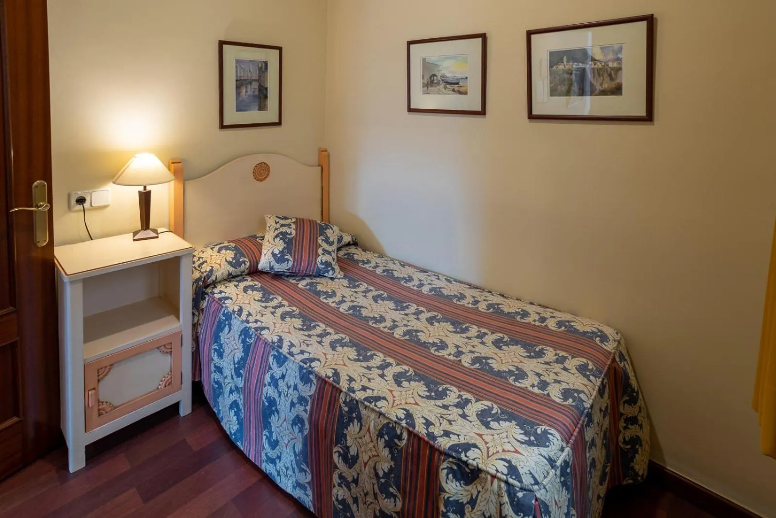 Bedroom, Bed in Hotel de Camprodón