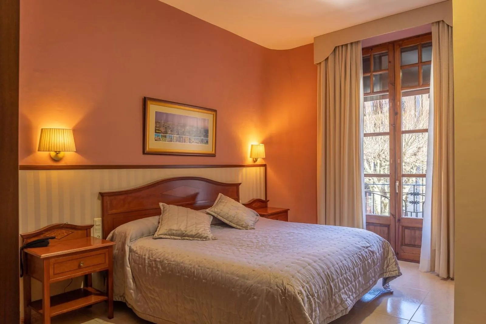 Photo of the whole room, Bed in Hotel de Camprodón