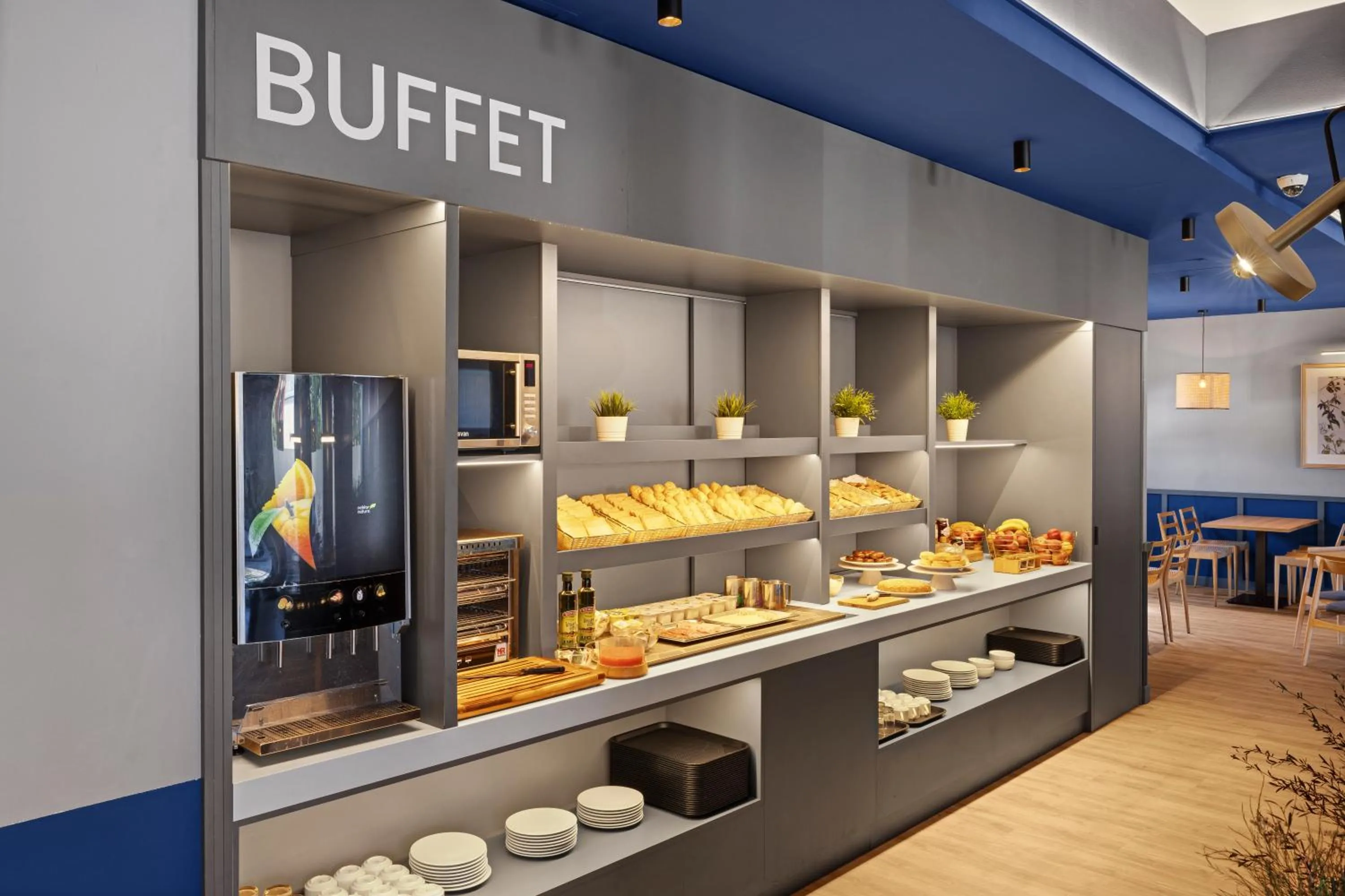 Breakfast in B&B HOTEL Girona 2