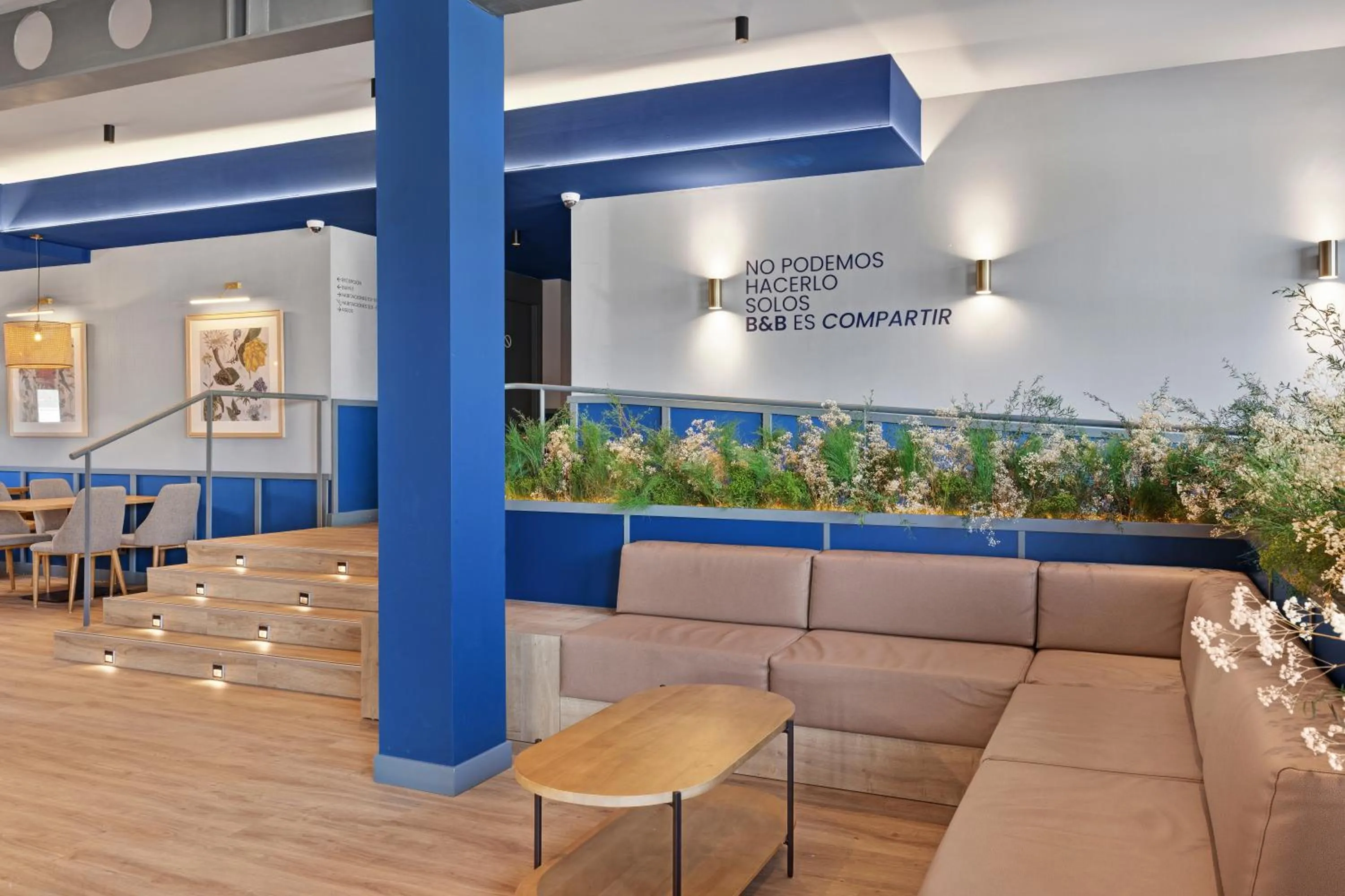 Restaurant/places to eat in B&B HOTEL Girona 2