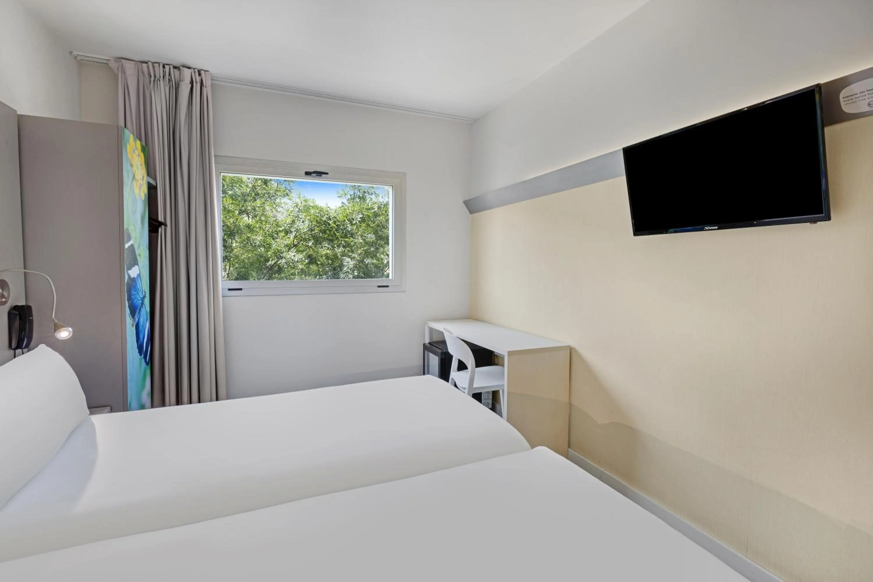 Bed in B&B HOTEL Girona 2