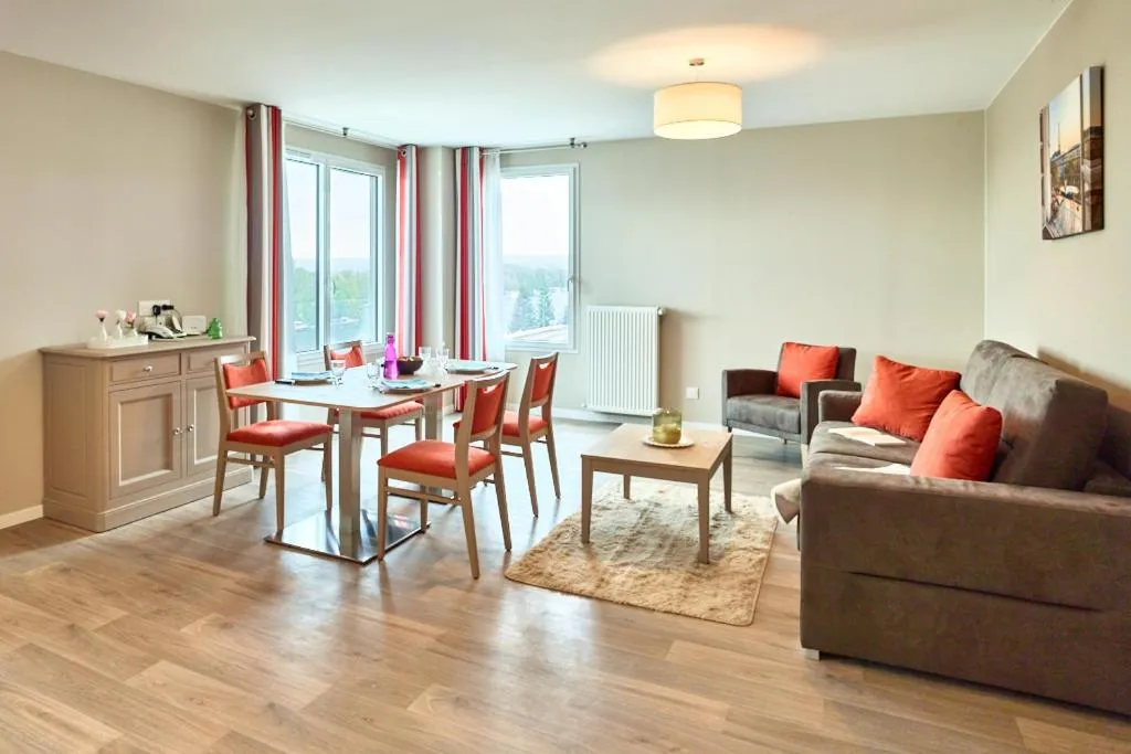 Seating area in Zenao Appart'hôtels Suresnes