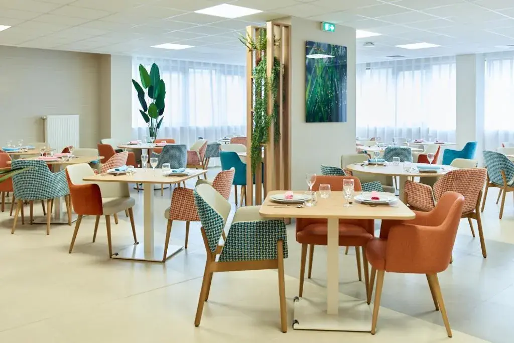 Restaurant/places to eat in Zenao Appart'hôtels Suresnes Restaurant/places to eat in Zenao Appart'hôtels Suresnes