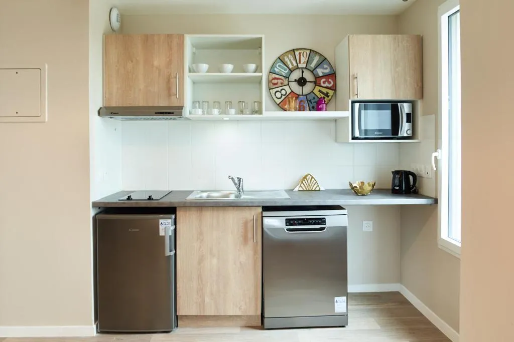 Coffee/tea facilities in Zenao Appart'hôtels Suresnes