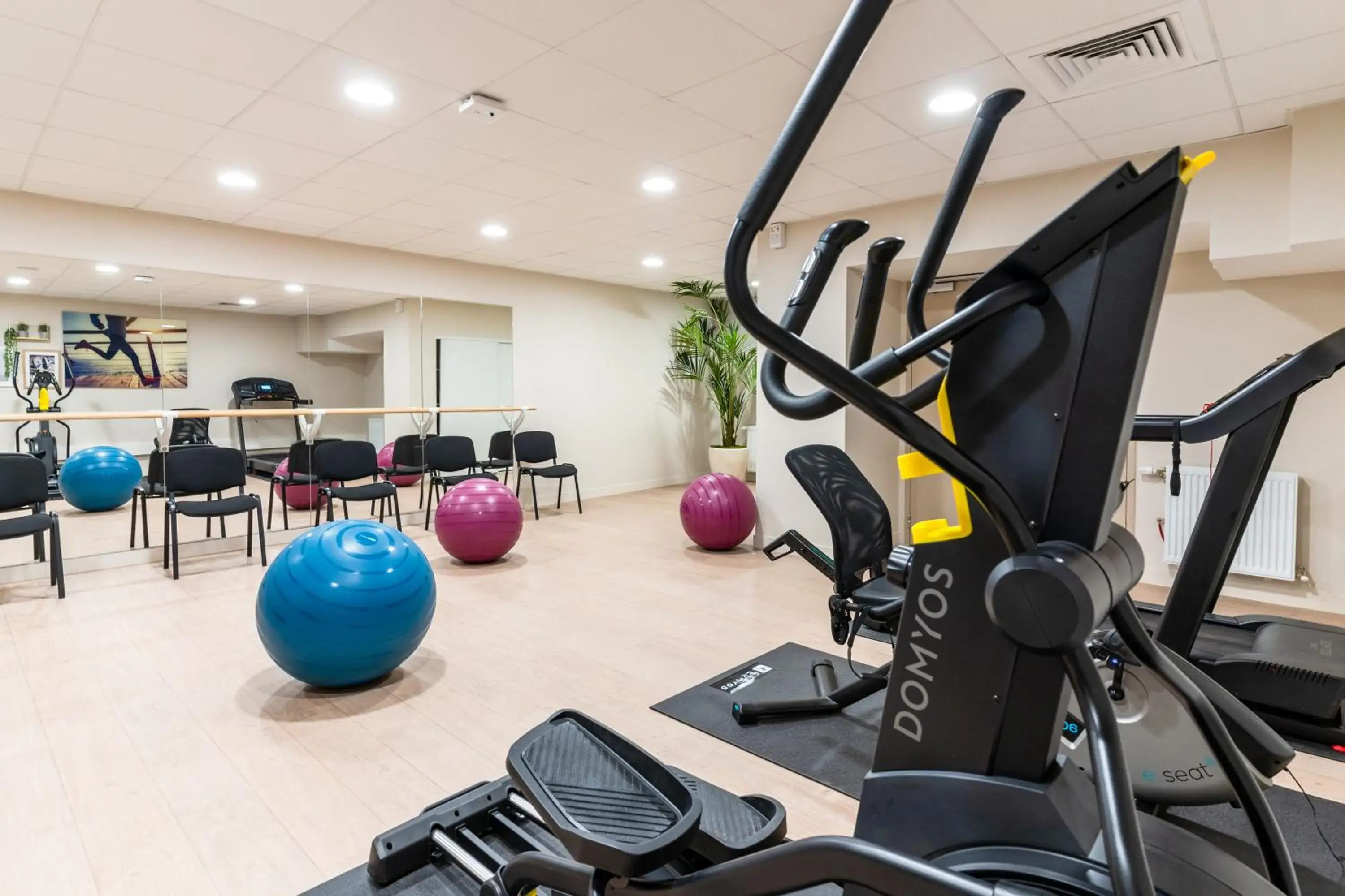 Fitness centre/facilities in Zenao Appart'hôtels Suresnes Fitness centre/facilities in Zenao Appart'hôtels Suresnes
