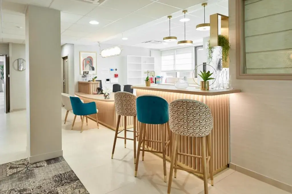 Property building in Zenao Appart'hôtels Suresnes Property building in Zenao Appart'hôtels Suresnes