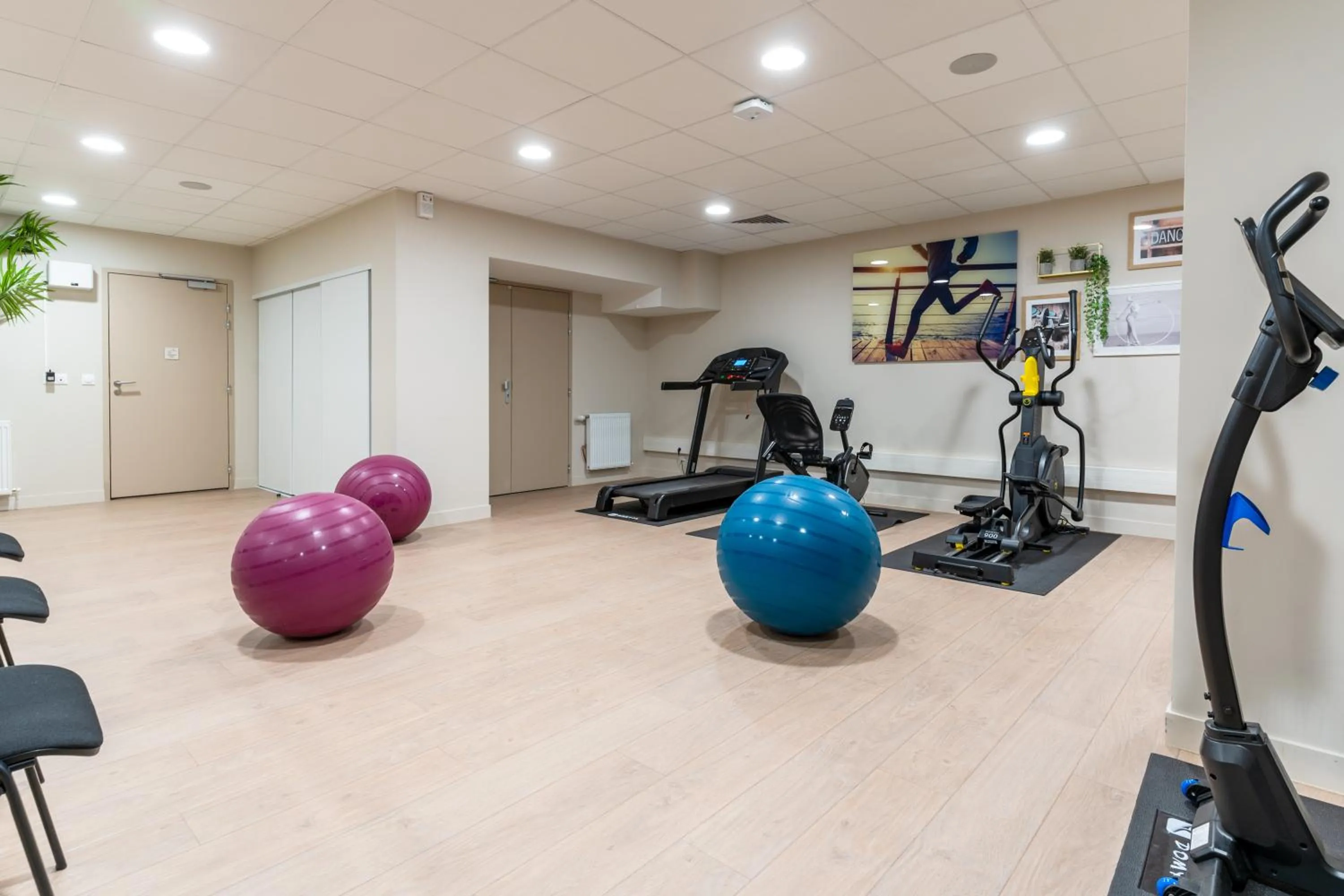 Fitness centre/facilities in Zenao Appart'hôtels Suresnes