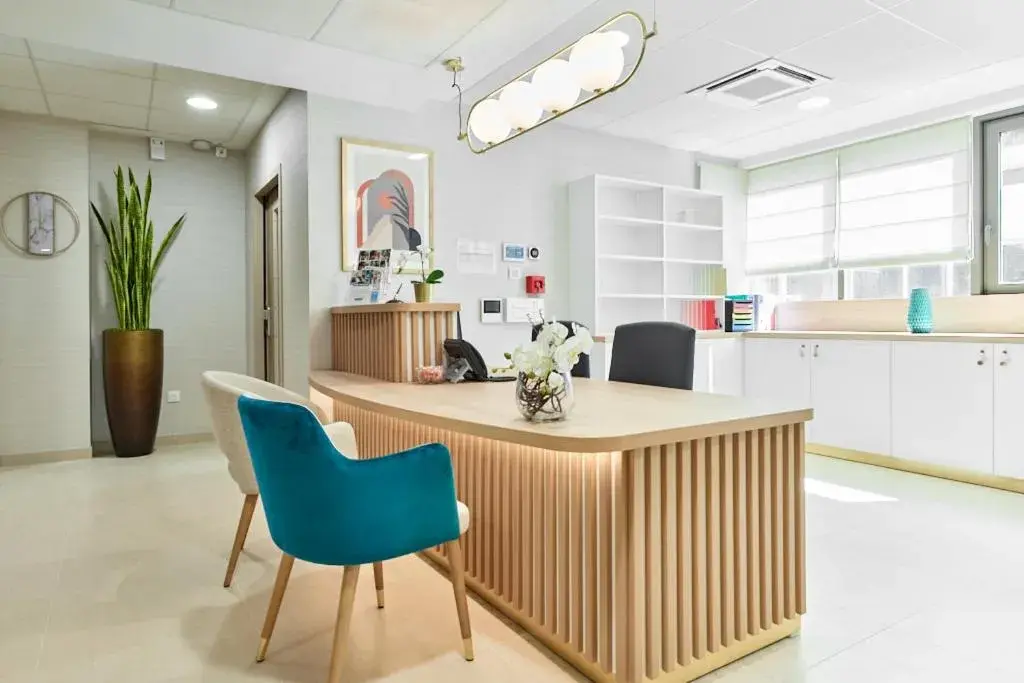 Property building in Zenao Appart'hôtels Suresnes Property building in Zenao Appart'hôtels Suresnes