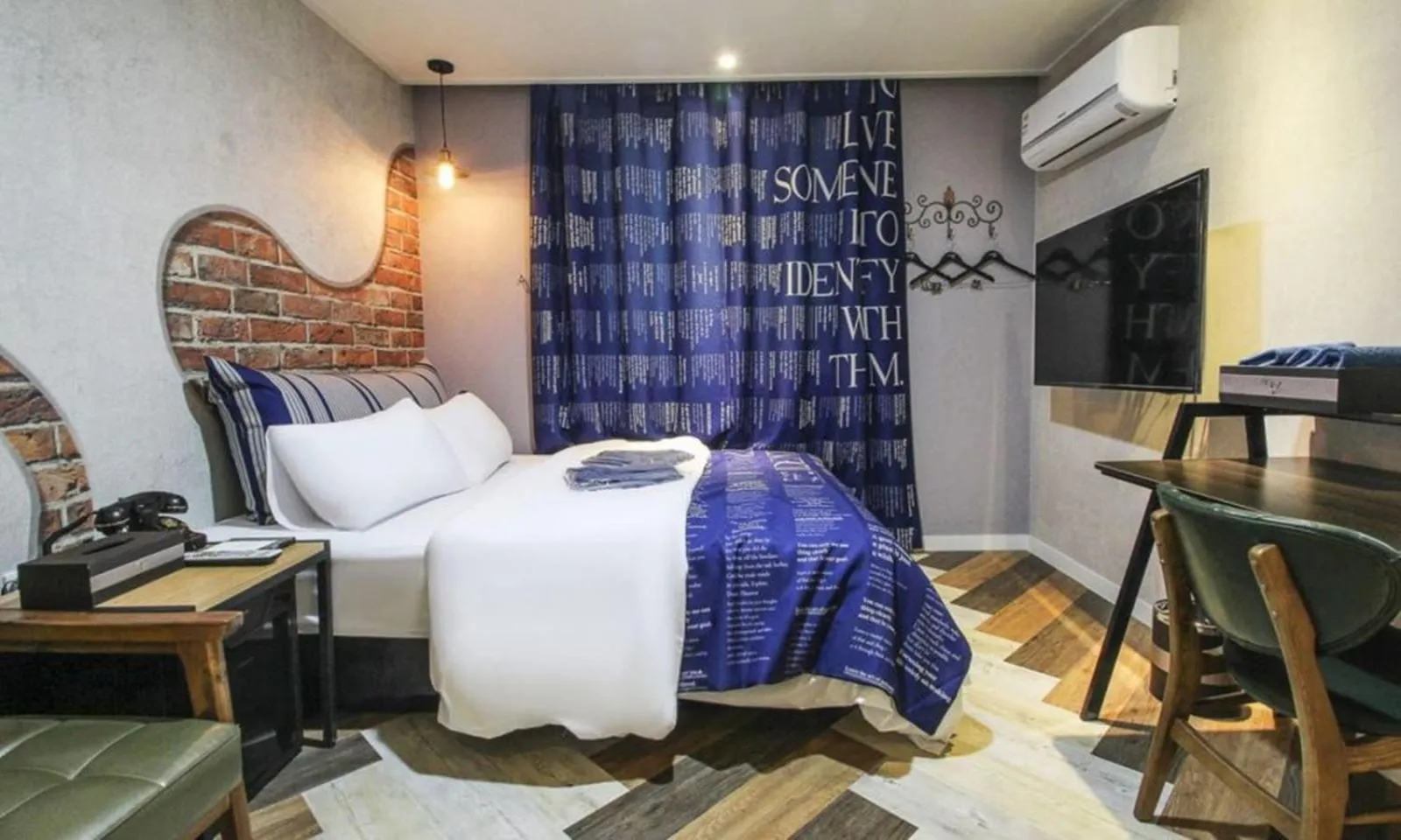 Bed in Changwon Dean Hotel