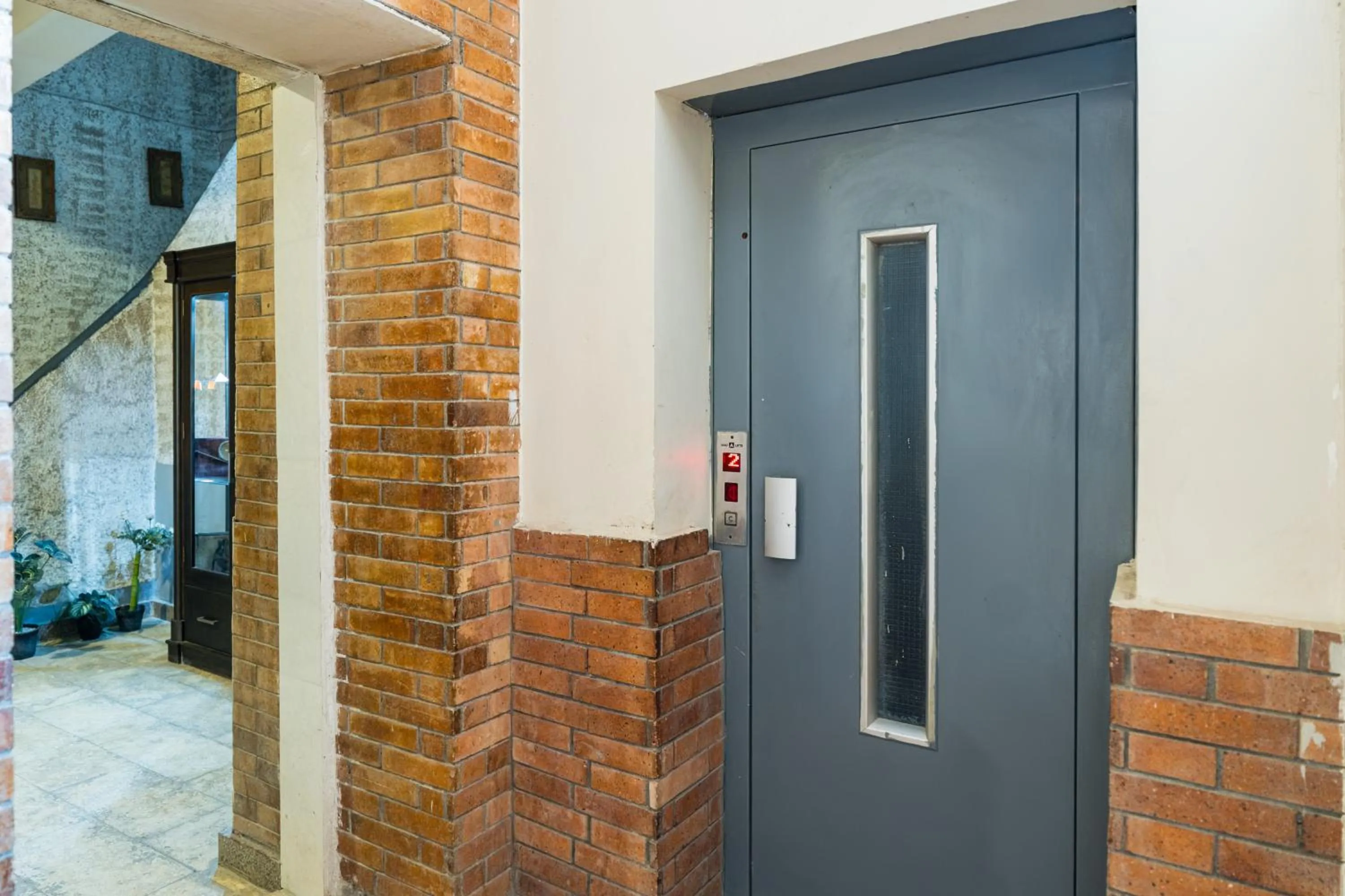 elevator in Villa Khufu Pyramids Hotel