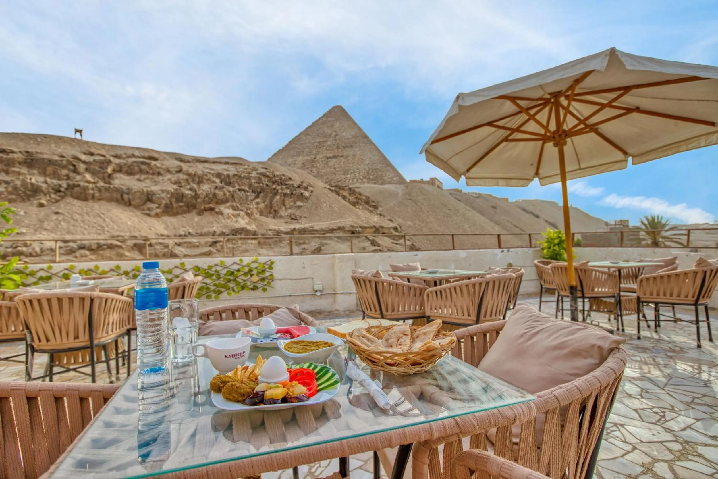 Breakfast in Villa Khufu Pyramids Hotel