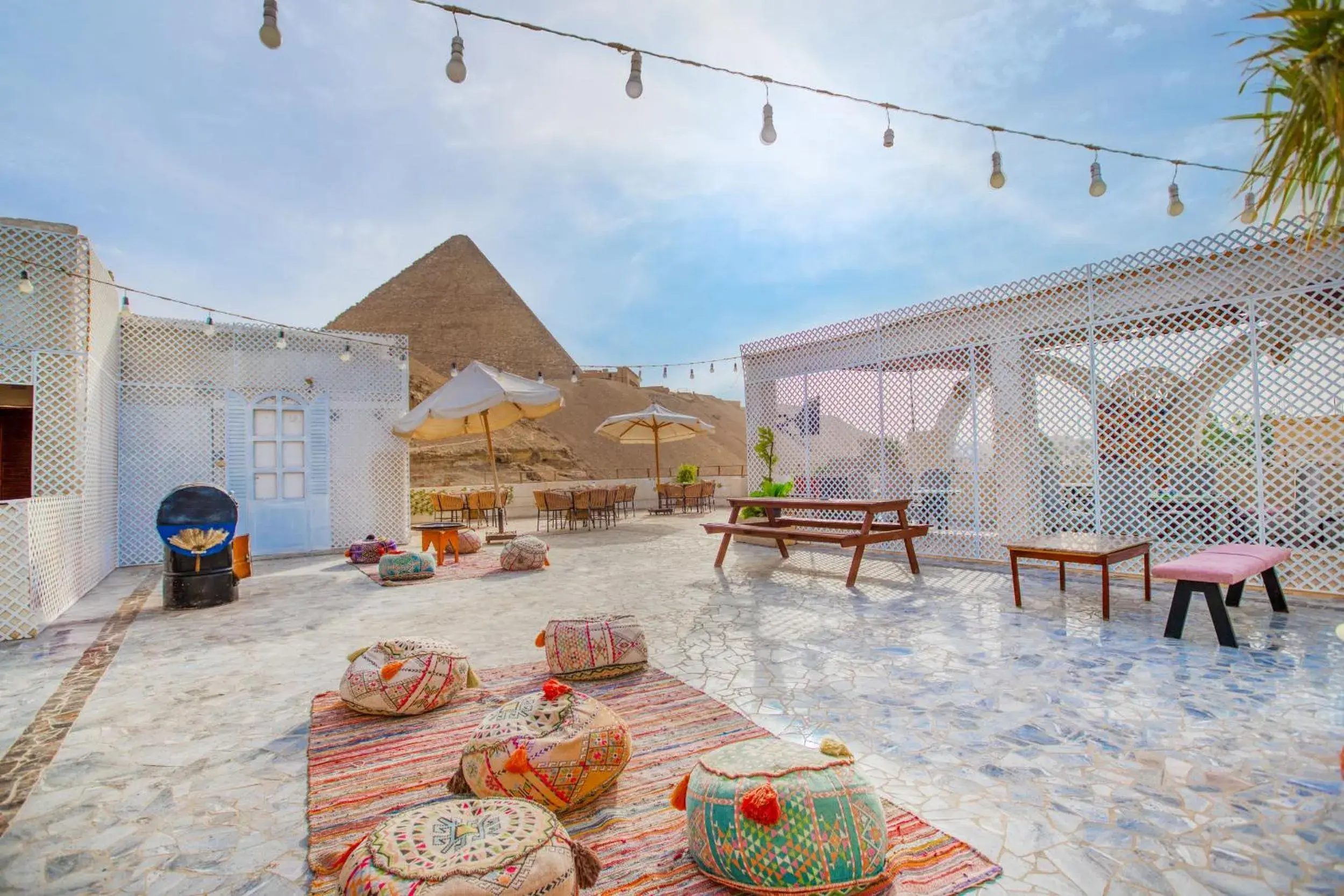 Landmark view in Villa Khufu Pyramids Hotel Landmark view in Villa Khufu Pyramids Hotel